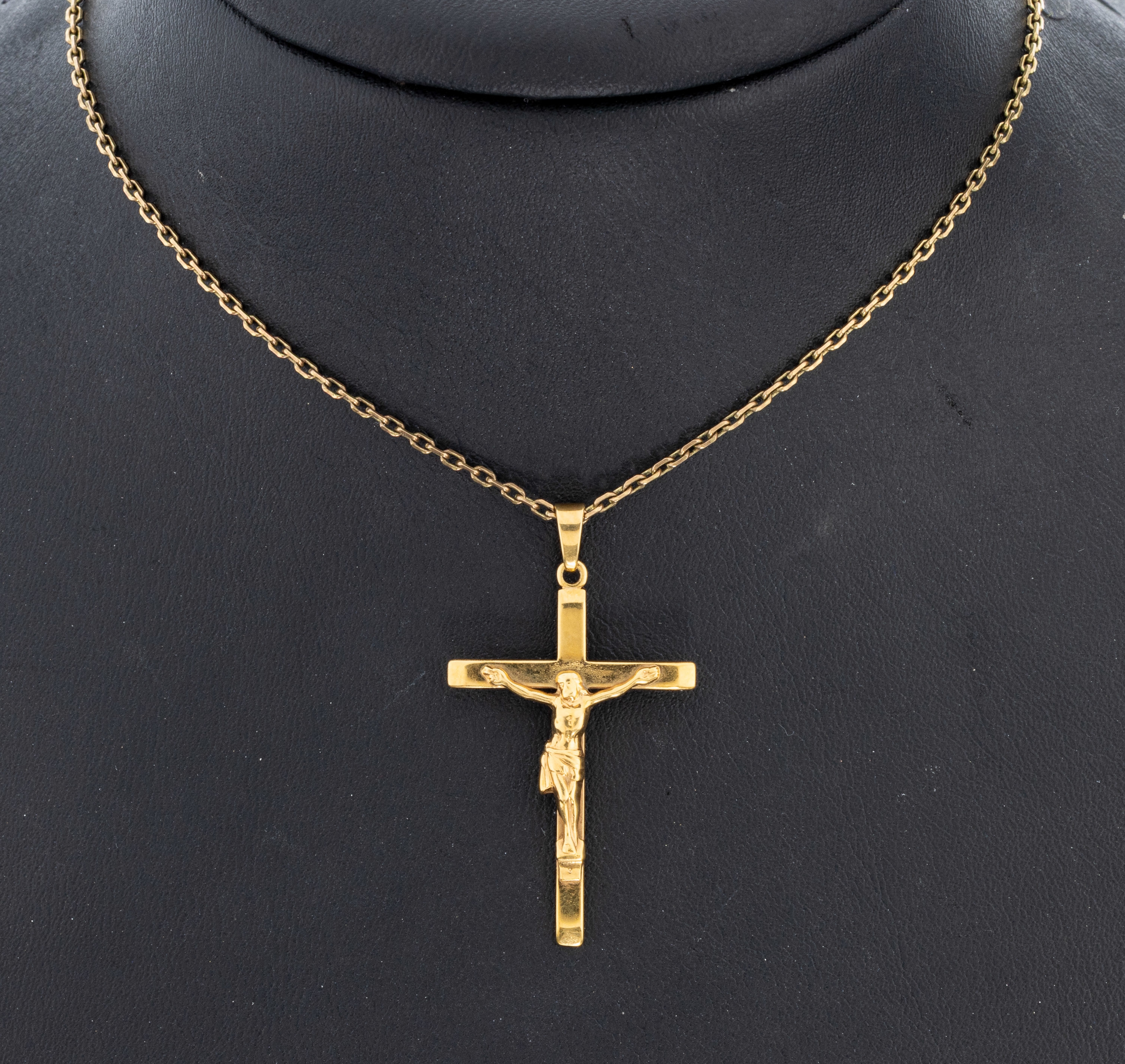 Image 27033400 - 8 kt Gold Kruzifix-Anhänger, GG 333/000, ca. 3.8 x 2.2 cm, an Kette, GG 333/000, L. ...