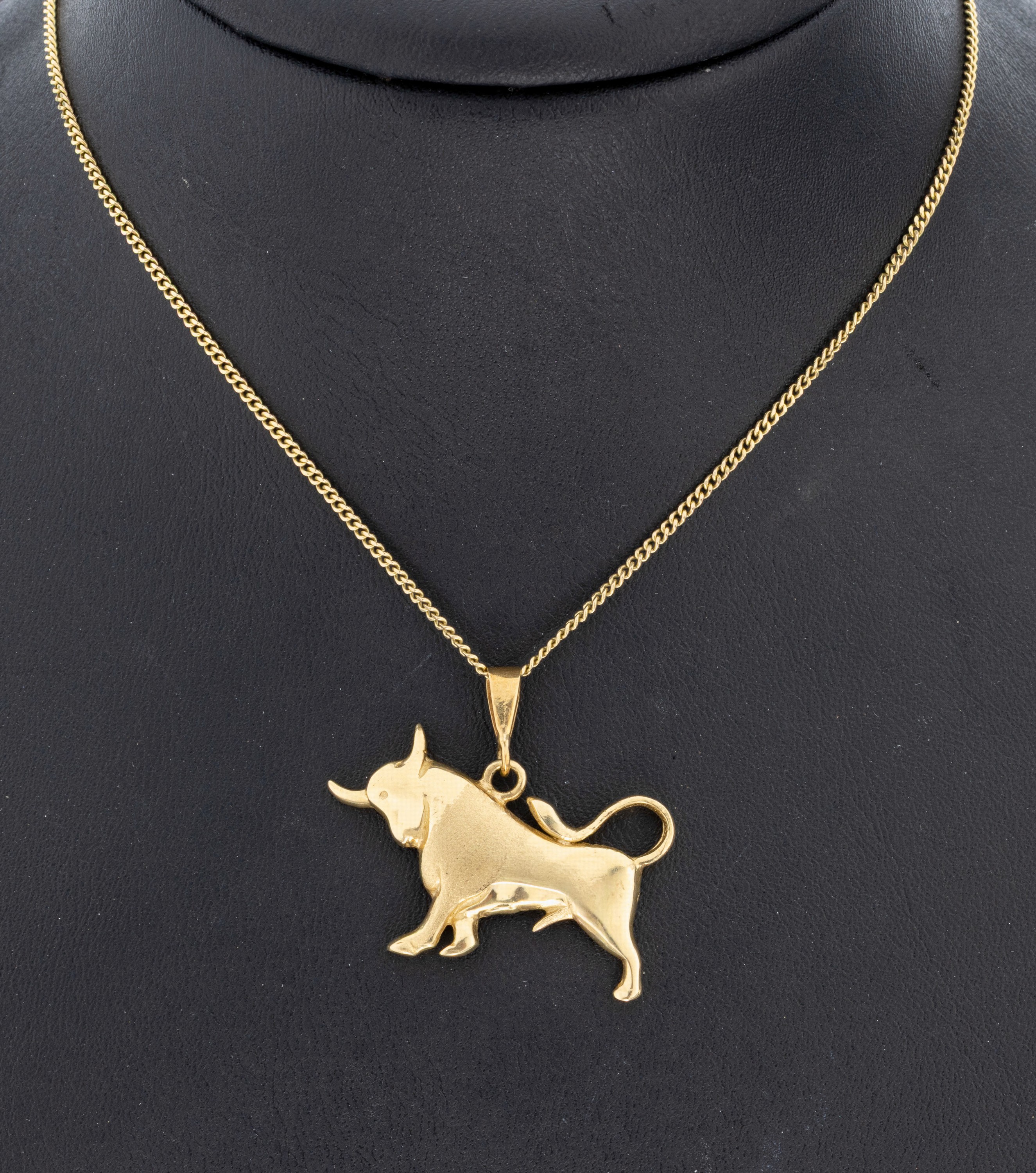 Image 27033403 - 14 kt Gold Anhänger, GG 585/000, Darstellung eines Stiers, teil. sat., an Kette, GG ...