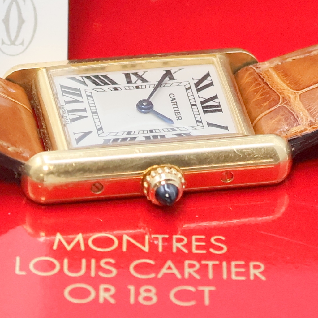 Detail c: CARTIER Tank Damenarmbanduhr in GG 750/000 Referenz 2442, Schweiz um 2000, quarz, 2- teil. Geh., Boden 8-fach verschr., orig. Lederband m. orig. GG ...
