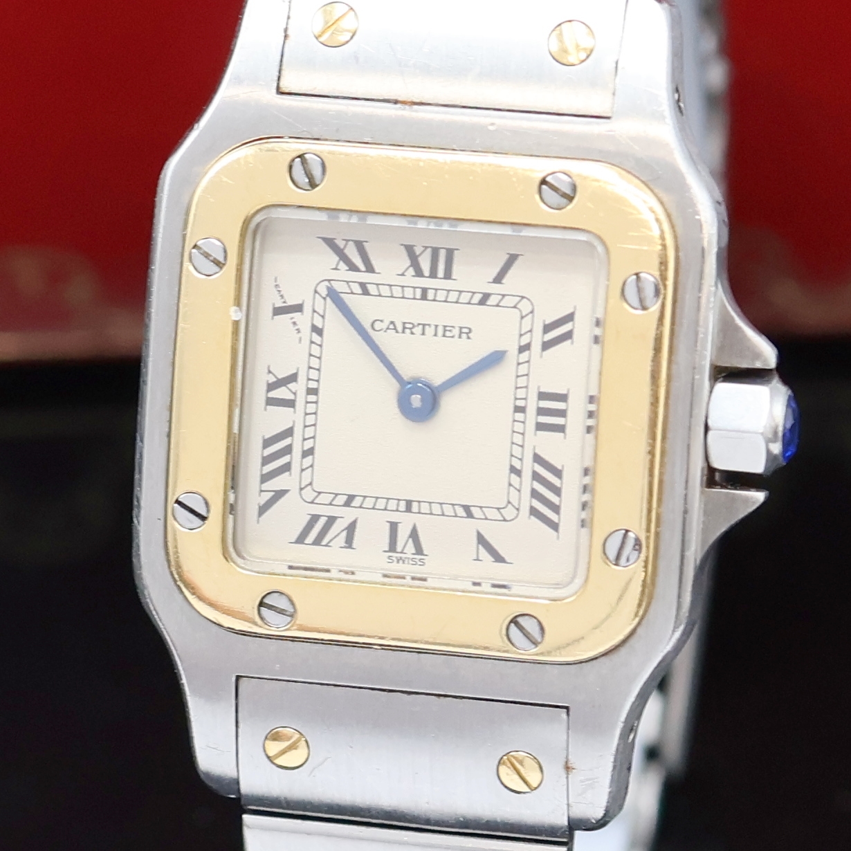 Detail a: CARTIER Santos Damenarmbanduhr in Stahl/Gold Referenz 1057930, Schweiz um 1995, quarz, Boden 8-fach verschr., orig. Gliederband m. Faltschl., silb. ...