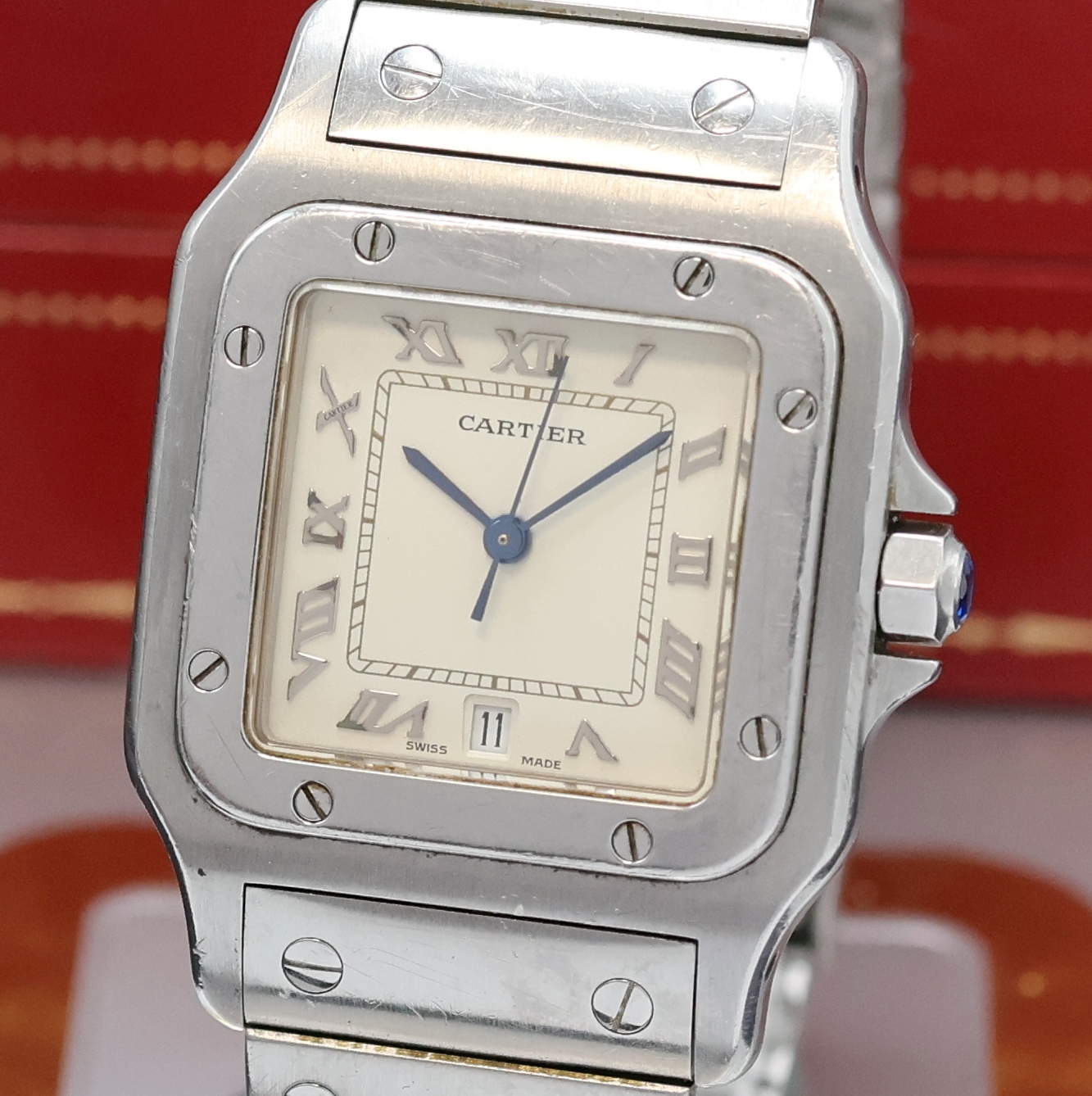 Detail a: CARTIER Santos Armbanduhr in Stahl Referenz 987901, Schweiz um 1990, quarz, Boden 8- fach verschr., orig. Gliederband (1x Schr. def./zu ers.) m. ...