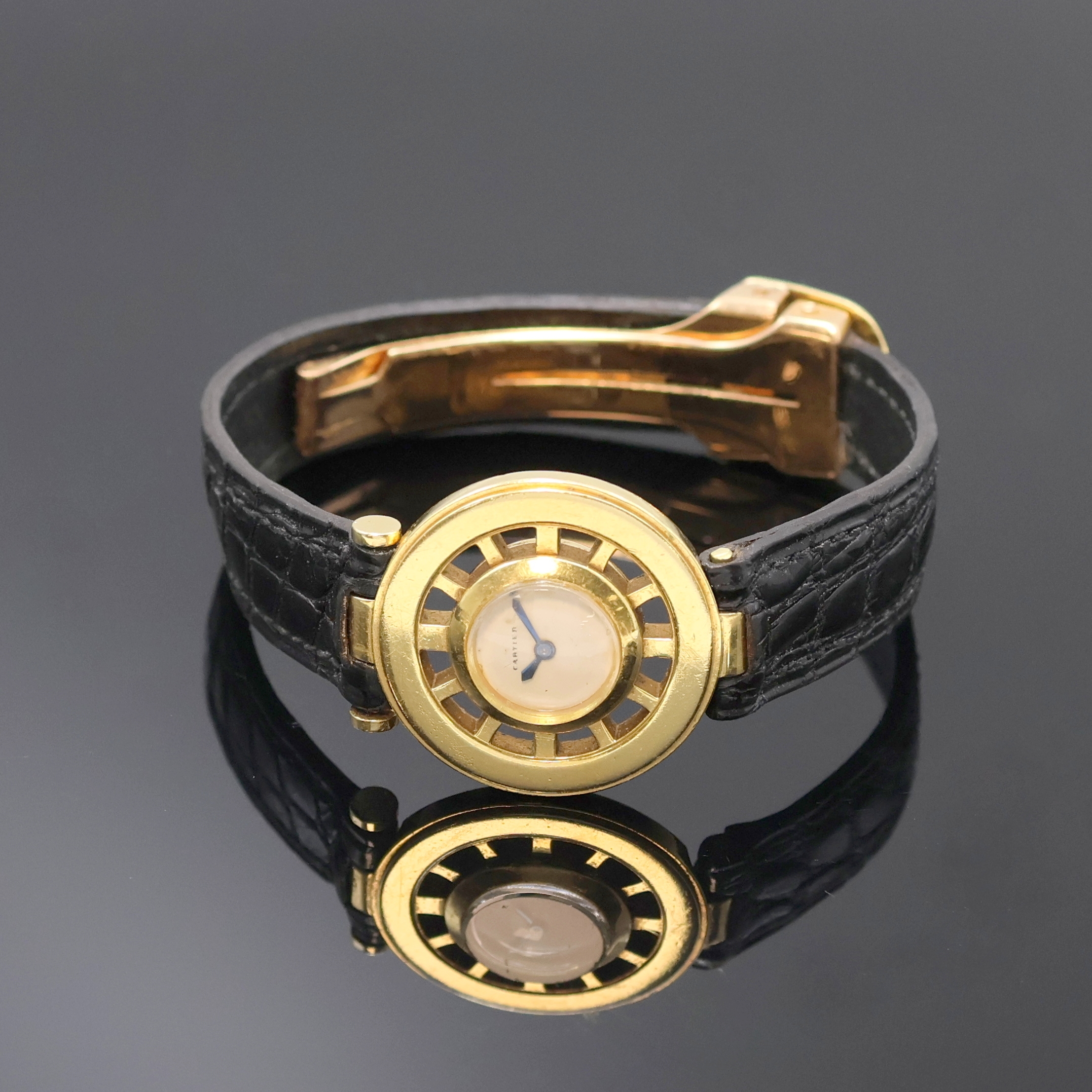 Image 27033460 - CARTIER seltene Armbanduhr in GG 750/000, Schweiz um 1945, Handaufzug, sog. Backwinder, ...