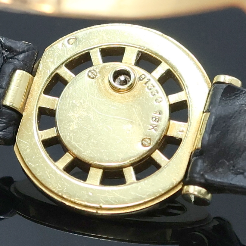 Detail c: CARTIER seltene Armbanduhr in GG 750/000, Schweiz um 1945, Handaufzug, sog. Backwinder, Boden 2-fach verschr., neutr. Lederband (Haltesteg b. 6 zu ...