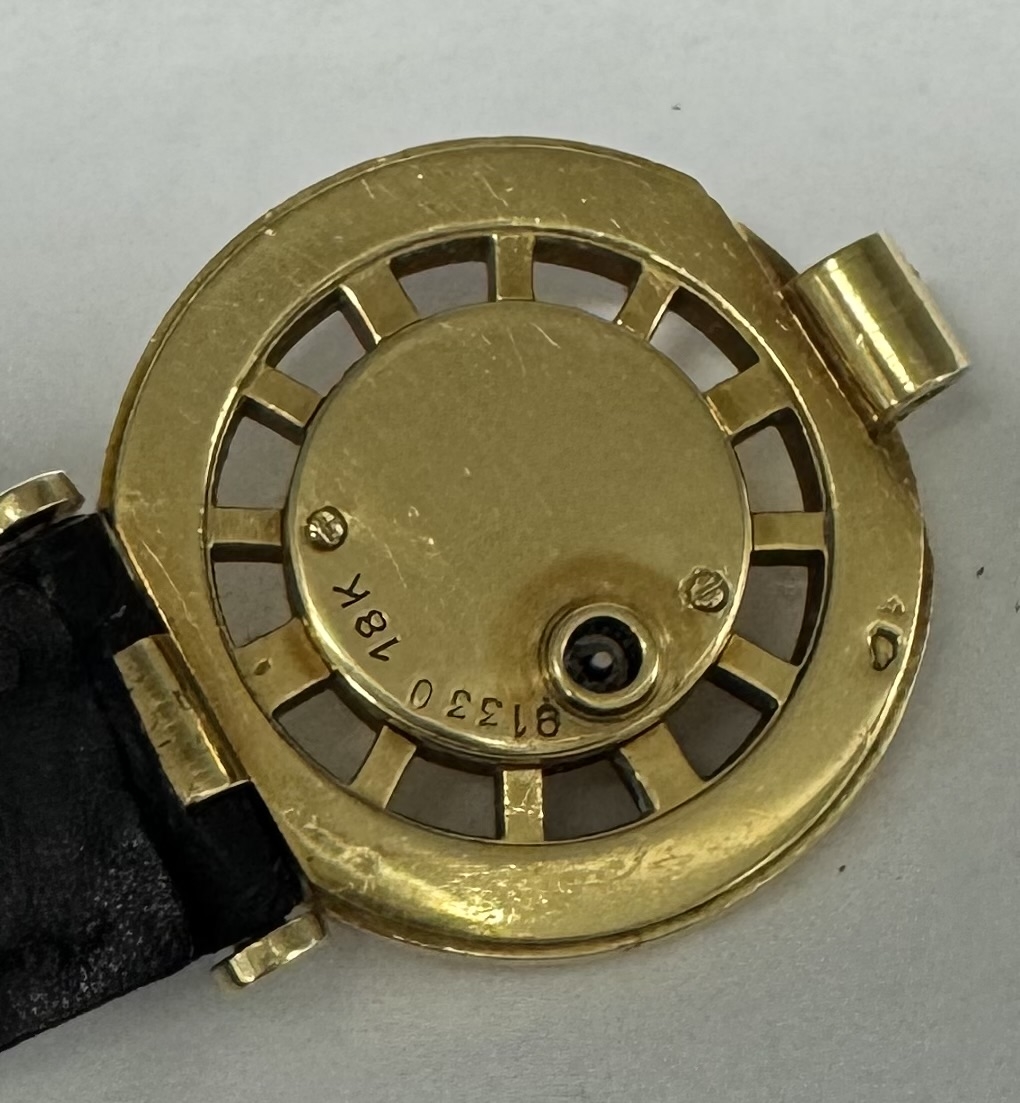 Detail f: CARTIER seltene Armbanduhr in GG 750/000, Schweiz um 1945, Handaufzug, sog. Backwinder, Boden 2-fach verschr., neutr. Lederband (Haltesteg b. 6 zu ...