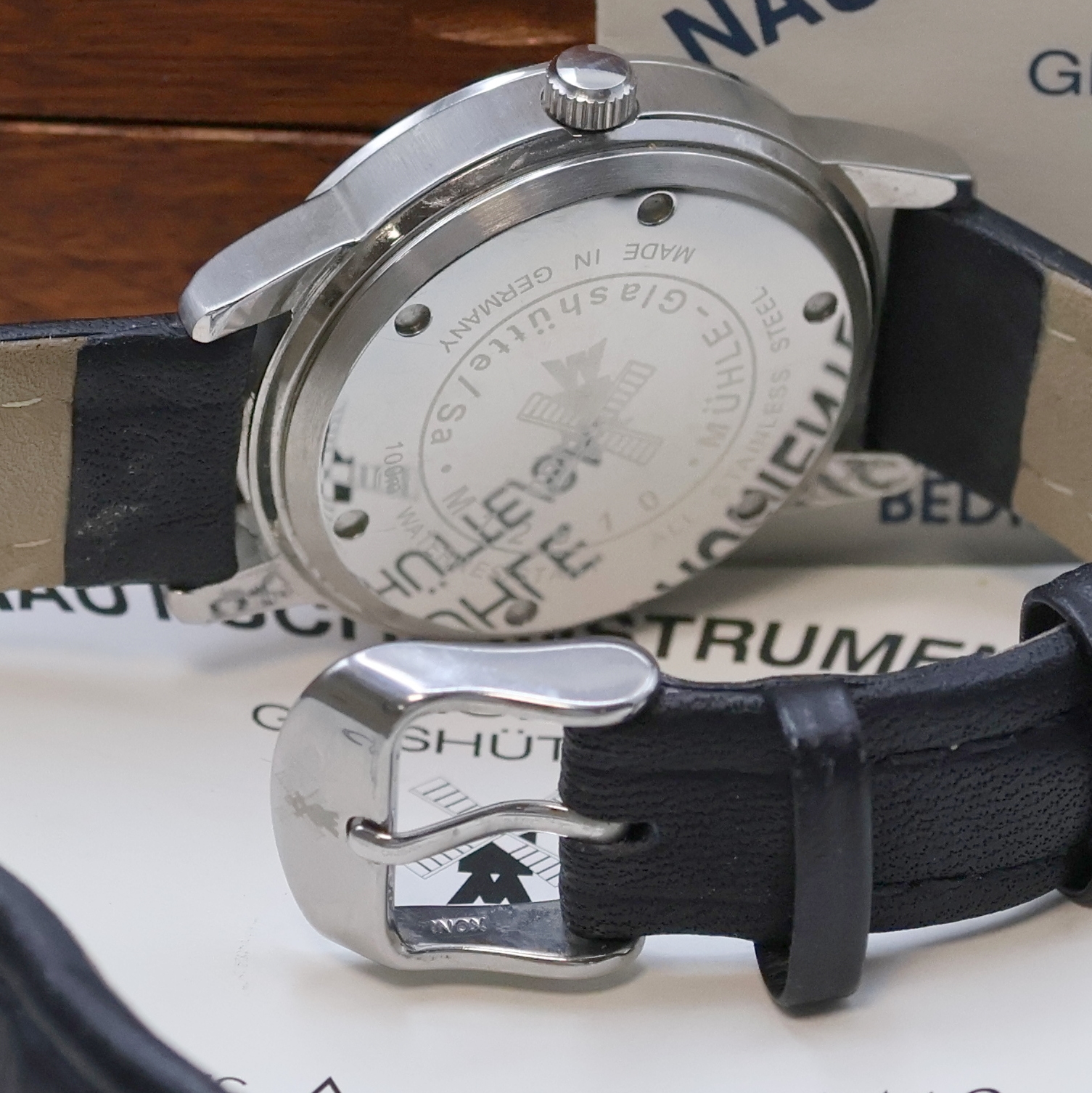 Detail b: NAUTISCHE INSTRUMENTE MÜHLE GLASHÜTTE Sports M12 Armbanduhr Referenz M1-26-10, Deutschland um 1995, Automatik, Edelstahlgeh. inkl. orig. Lederband ...