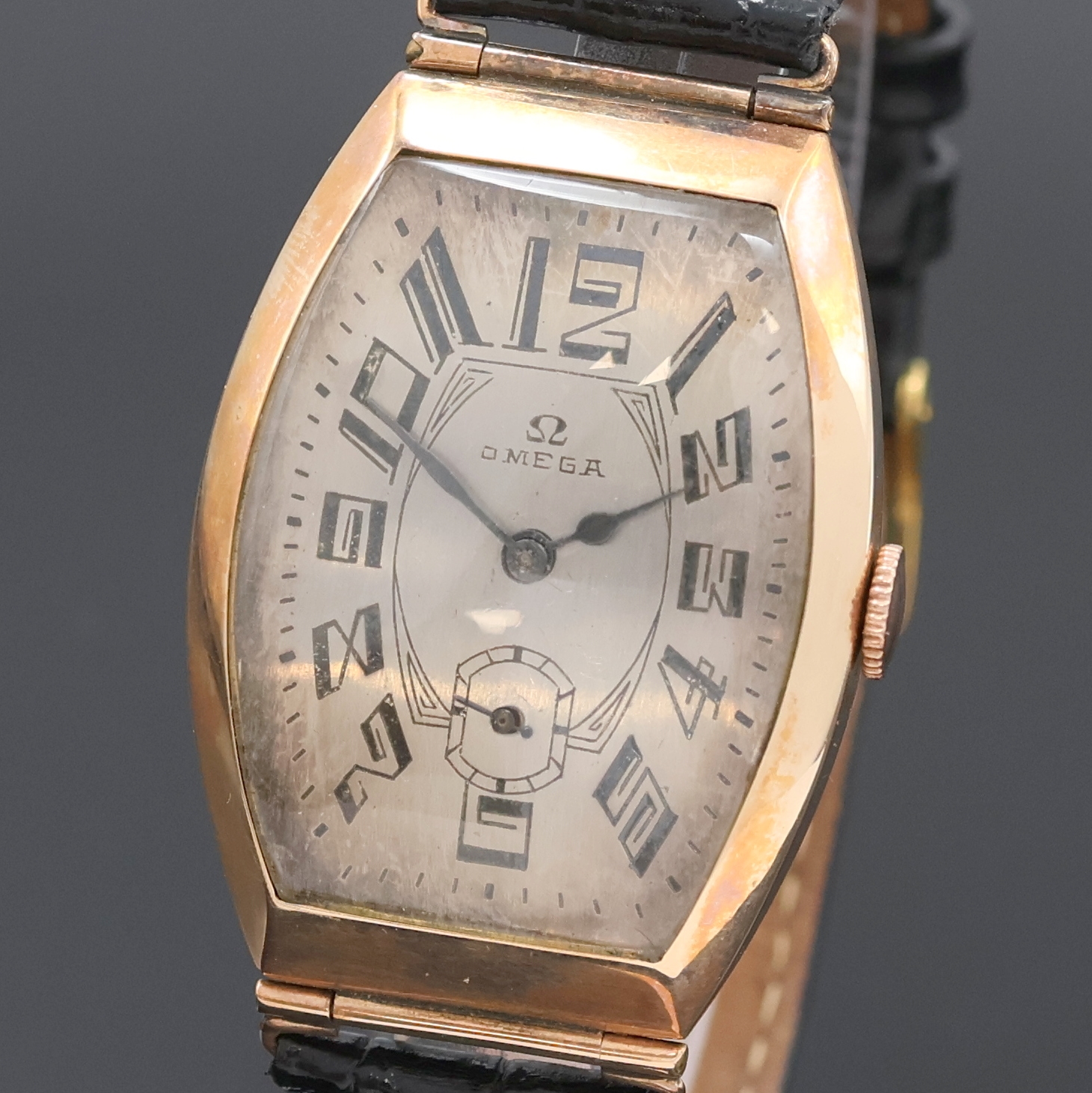 Detail a: OMEGA große tonneauförmige Armbanduhr im russischem RG 583/000 Gehäuse, Schweiz um 1939, Handaufzug, Scharnierboden, silb. Zifferbl. m. arab. ...