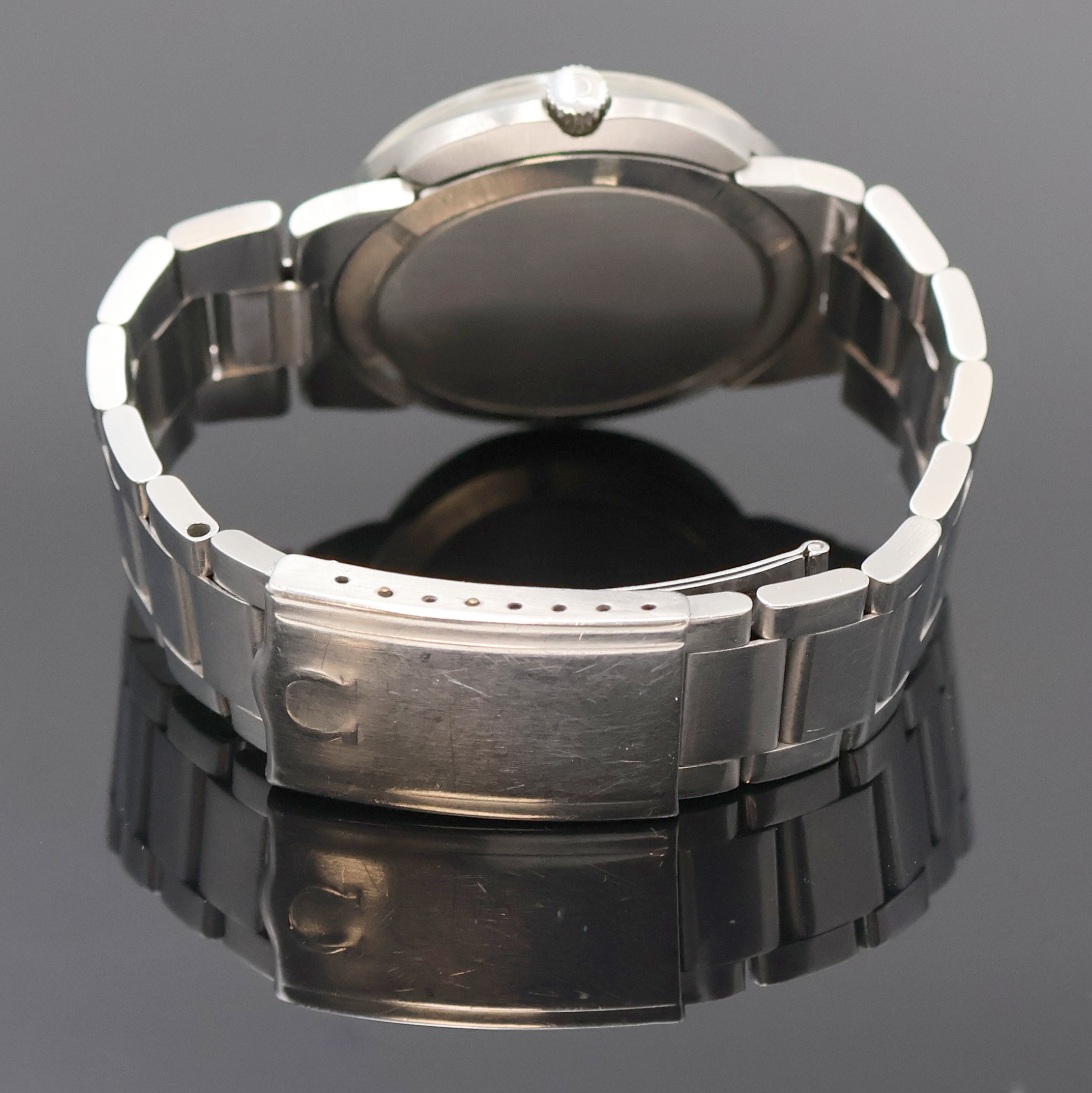 Detail b: OMEGA Geneve Dynamic Herrenarmbanduhr in Edelstahl, Schweiz um 1970, Automatik, Monocoque-Geh. inkl. Gliederband m. Faltschl., 2-farb. Zifferbl., ...