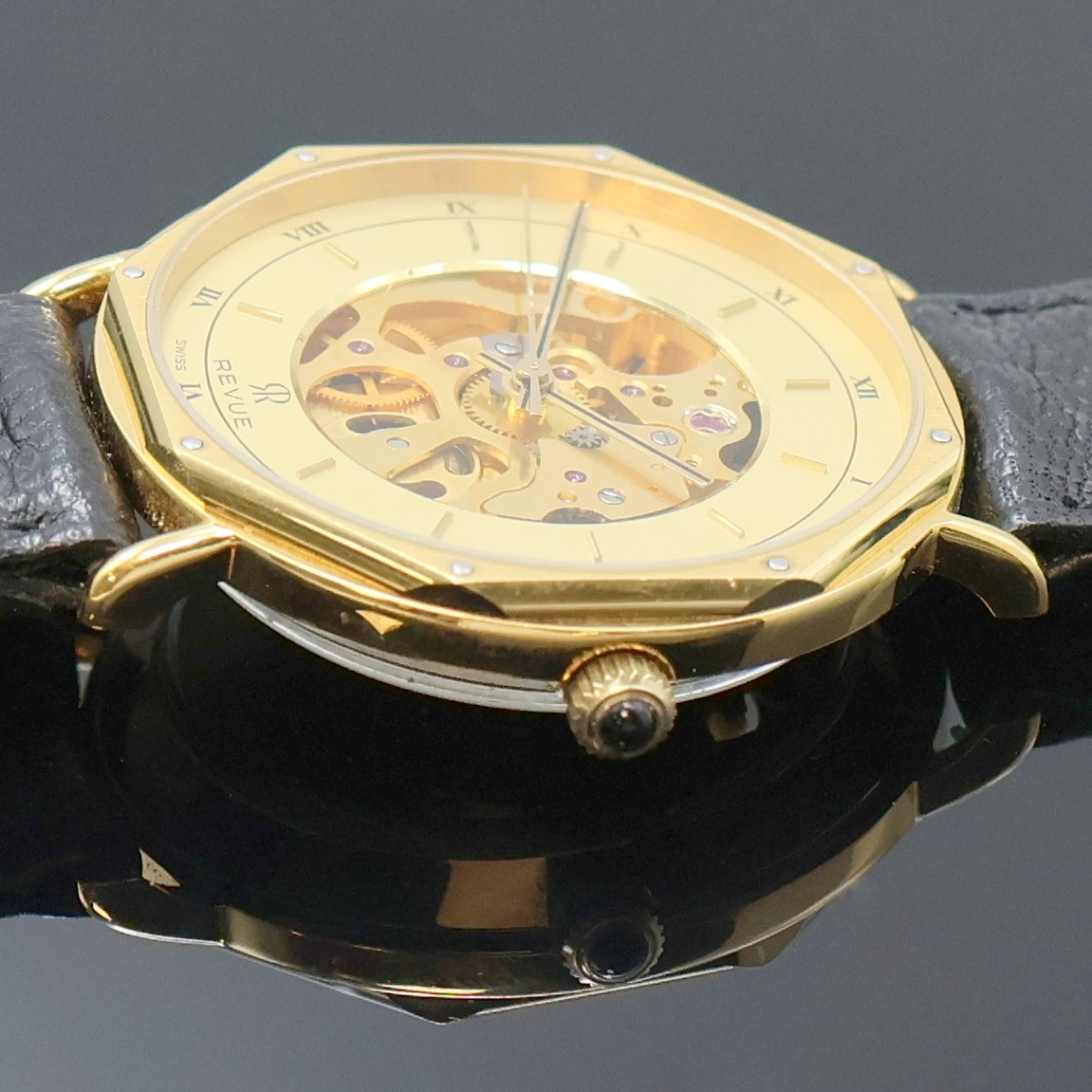 Detail c: REVUE vergoldete Armbanduhr, Schweiz um 1990, Automatik, beids. vergl. Geh., neutr. Lederband m. orig. verg. Dornschl., Schmuckkrone, champagnerfarb. ...