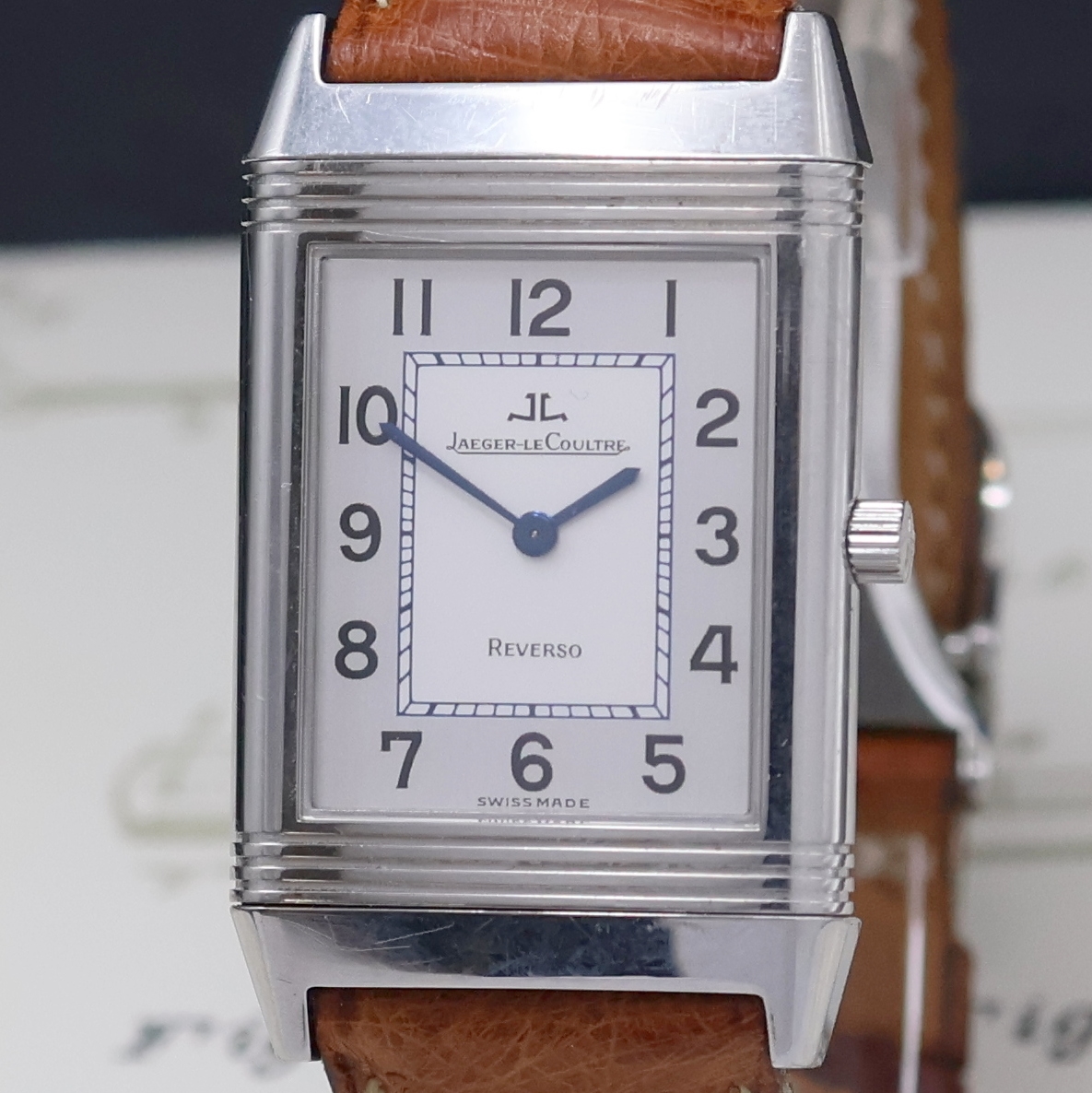 Detail a: Jaeger-LeCoultre Reverso Damenarmbanduhr Referenz 250.8.08, quarz, Edelstahlgeh. an orig. Lederband m. orig. Faltschl., Geh. seitl. 4-fach verschr., ...