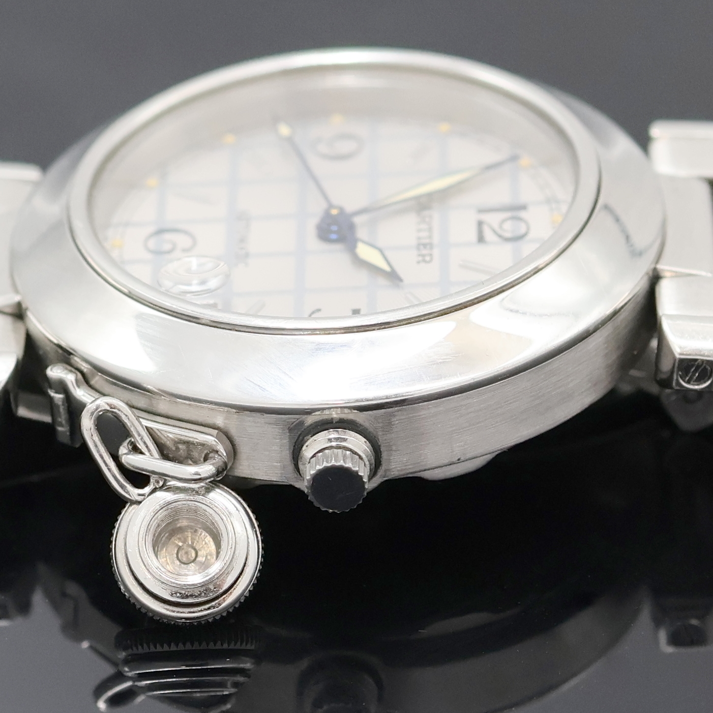 Detail e: CARTIER Pasha C Armbanduhr Referenz 2324, Schweiz um 1997, Automatik, Edelstahlgeh. inkl. orig. Gliederband m. dopp. Faltschl., Boden 8-fach ...