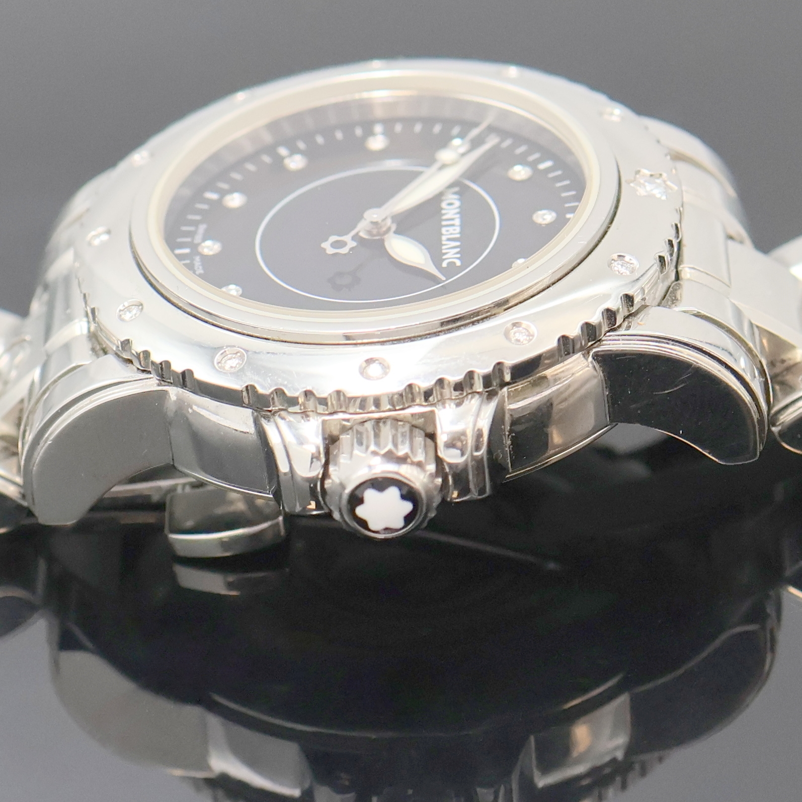 Detail c: MONTBLANC Damenarmbanduhr Ladys Sport, Schweiz um 2008, Edelstahlgeh. inkl. Gliederband m. dopp. Faltschl., Lünette und Zifferblatt m. Diamanten ...