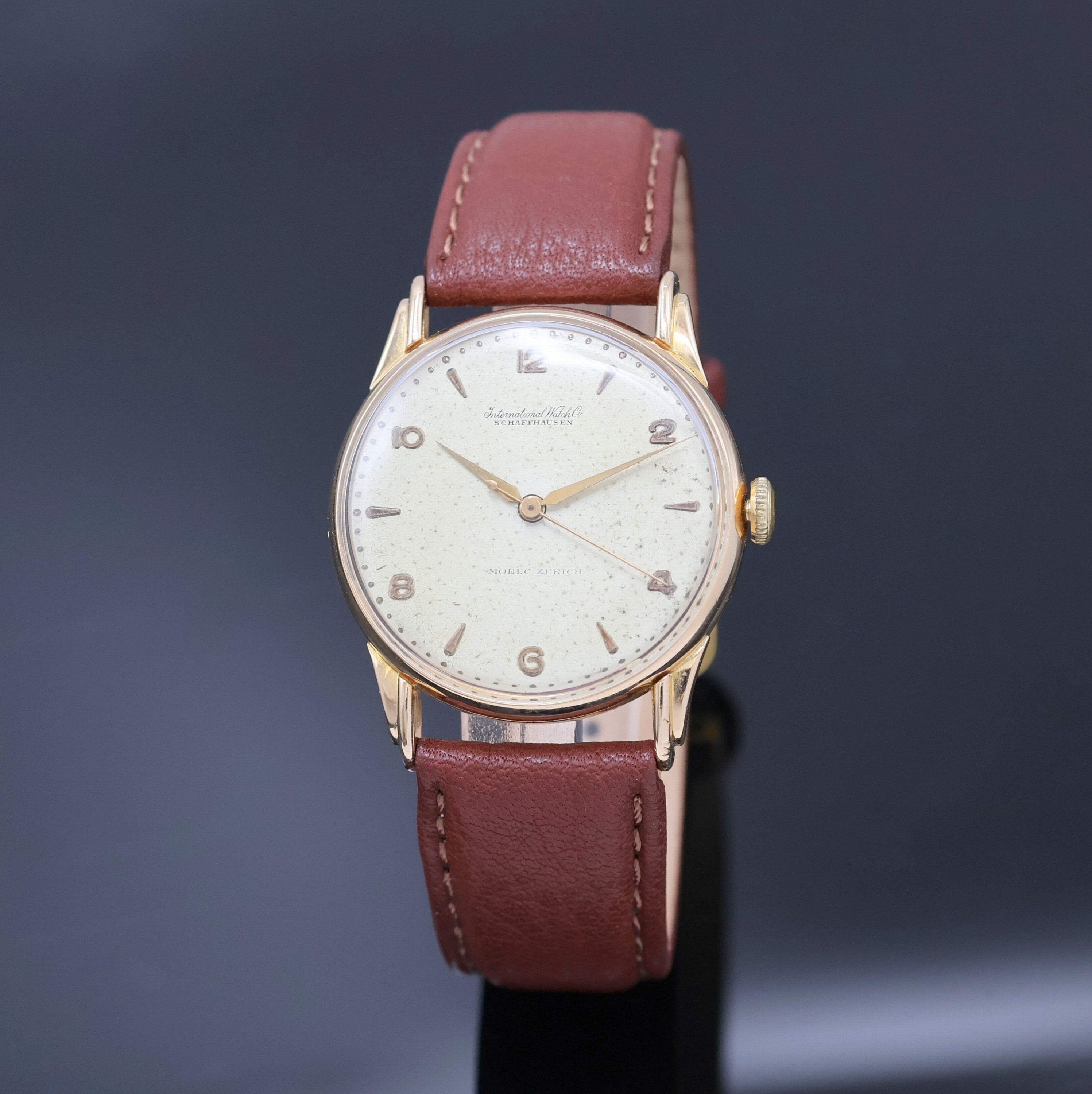 Image 27033902 - IWC Herrenarmbanduhr in RG 750/000, Handaufzug, Schweiz um 1946, Boden u. Glasrand ...