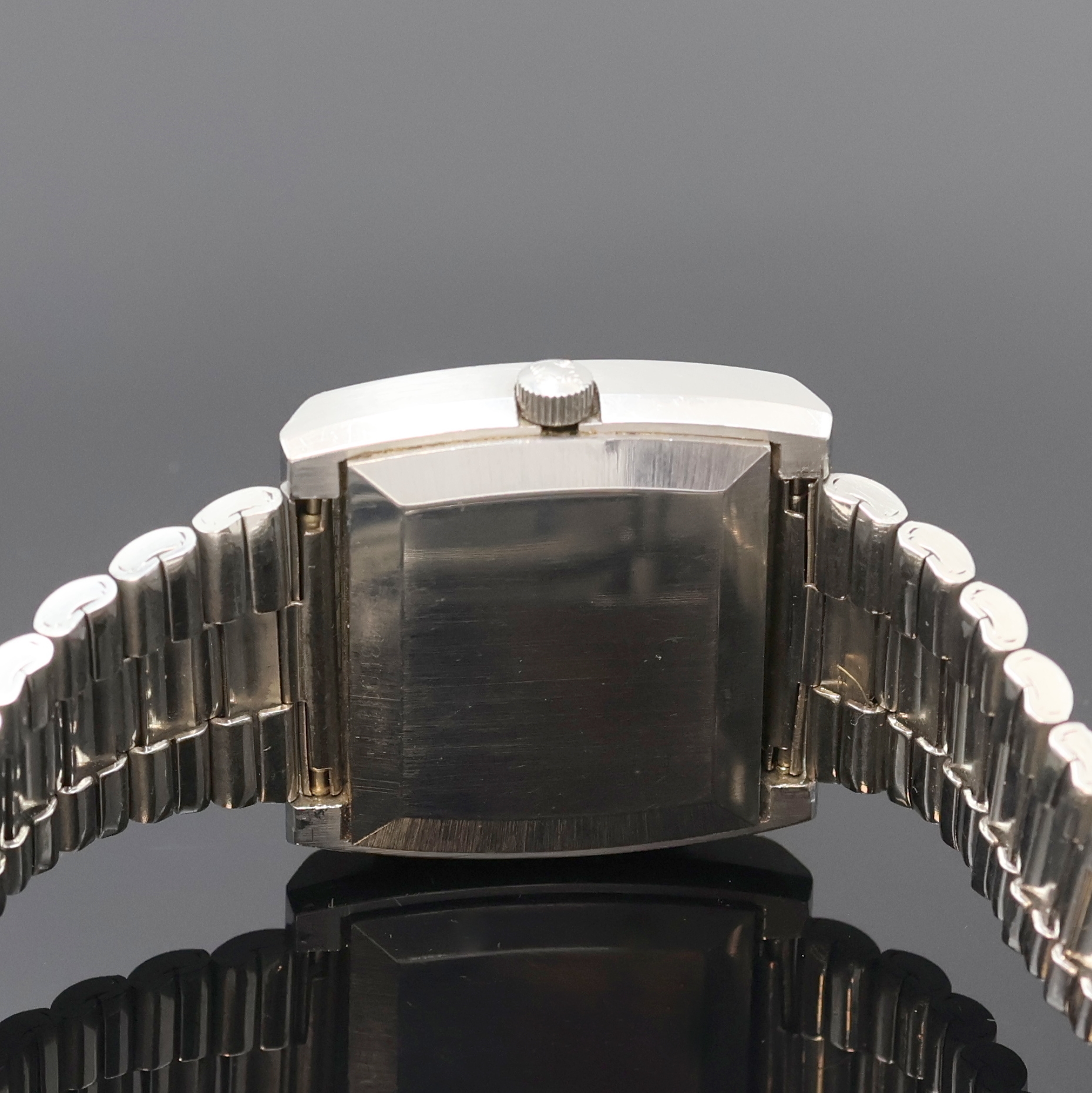 Detail c: ZENITH seltene Herrenarmbanduhr Respirator, Schweiz um 1969, massiv. Edelst.-Stülpgeh., neutr. Gliederband, 2-farb. Zifferbl. m. aufgel. Indizes ...