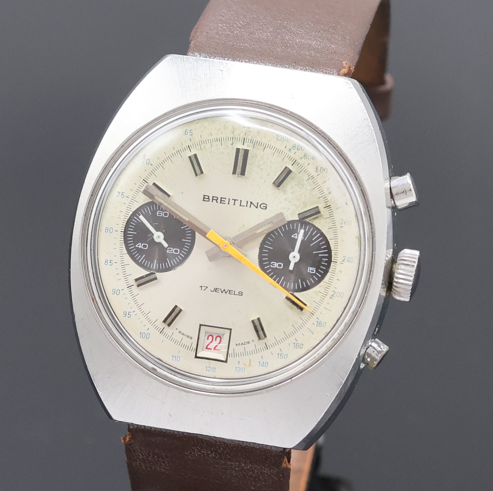 Detail a: BREITLING Armbandchronograph in Stahl, Handaufzug, Schweiz um 1970, tonneauförmiges Edelstahlgeh., Boden verschr., silb. Zifferbl. m. aufgel. ...