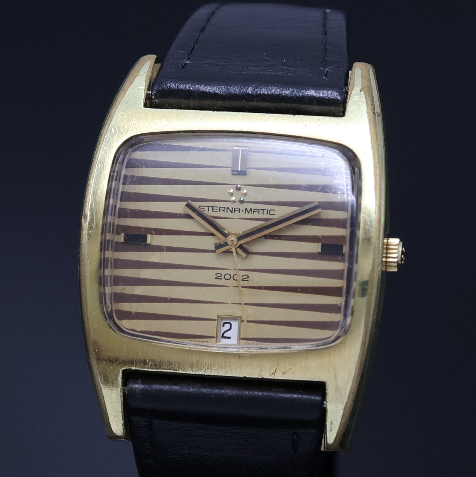 Detail a: ETERNA-MATIC 2002 vergoldete Armbanduhr, Automatik, Schweiz um 1972, in sich gewölbtes, massives Stülpgeh., ausgefallenes, horizontal gestreiftes ...