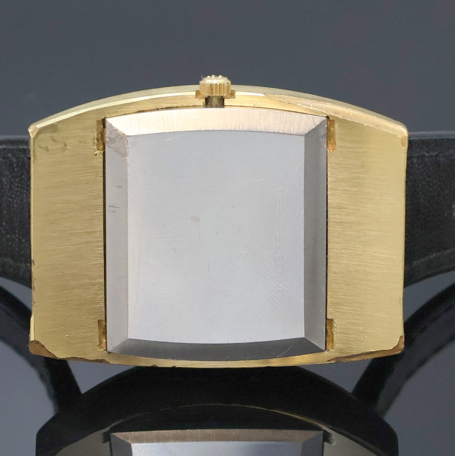 Detail d: ETERNA-MATIC 2002 vergoldete Armbanduhr, Automatik, Schweiz um 1972, in sich gewölbtes, massives Stülpgeh., ausgefallenes, horizontal gestreiftes ...