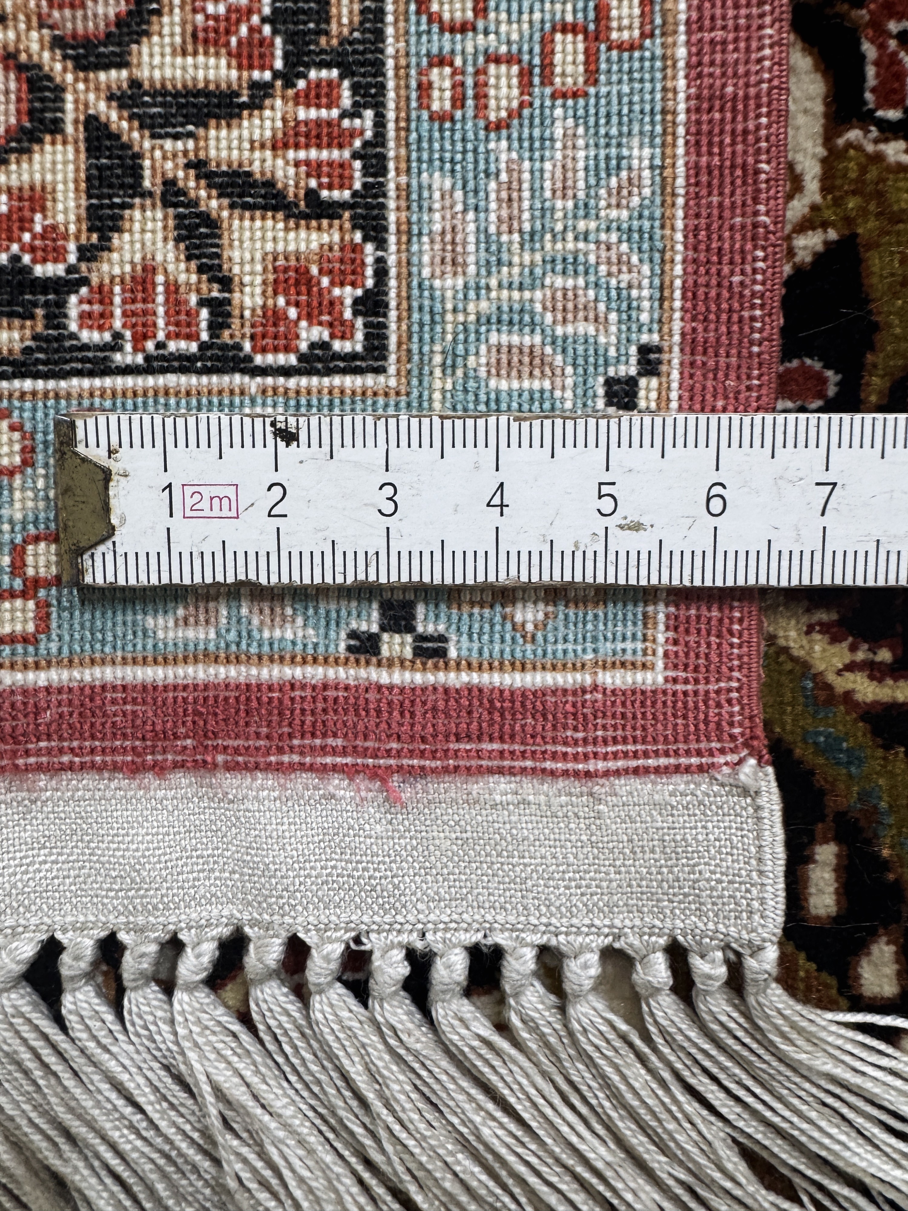 Detail f: Hereke Seide fein, China, Ende 20.Jhd, reine Naturseide, ca. 122 x 79 cm, ca. 1,0 Mio. Kn/qm, EHZ:(nahezu neuwertig)