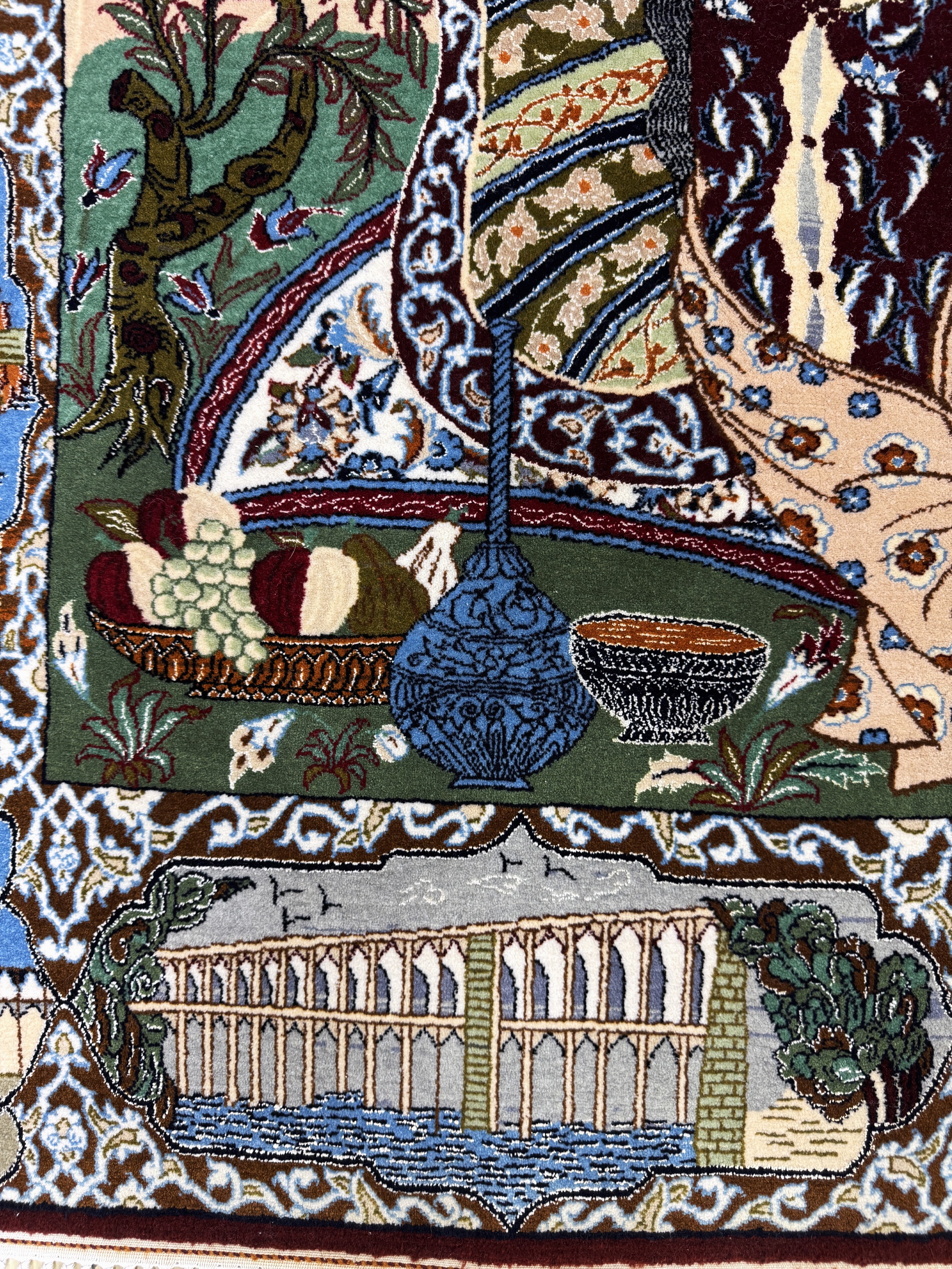 Detail d: Esfahan fein, Persien, Ende 20.Jhd, Korkwolle auf Seide, ca. 160 x 104 cm, EHZ:(nahezu neuwertig)