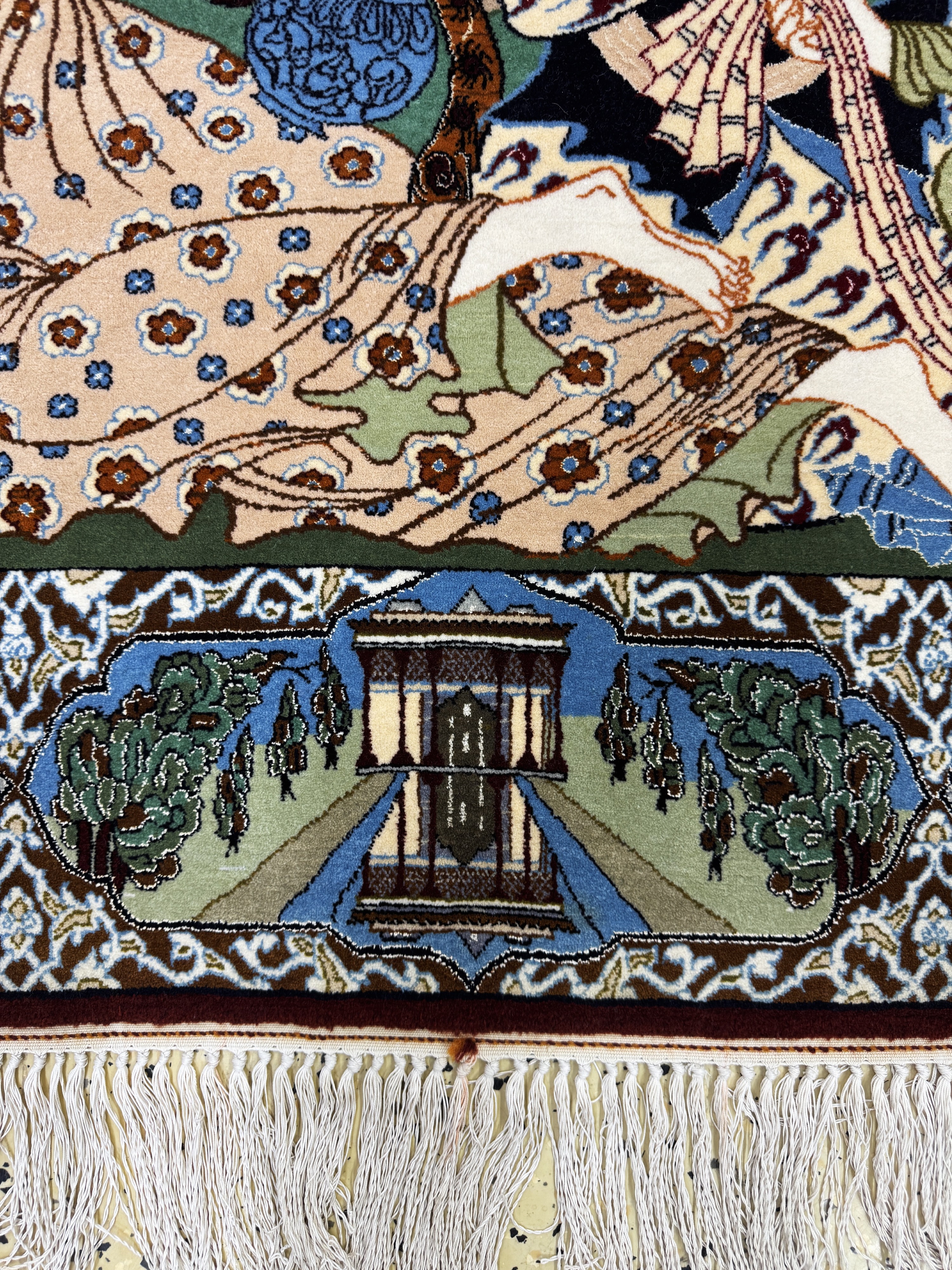 Detail e: Esfahan fein, Persien, Ende 20.Jhd, Korkwolle auf Seide, ca. 160 x 104 cm, EHZ:(nahezu neuwertig)
