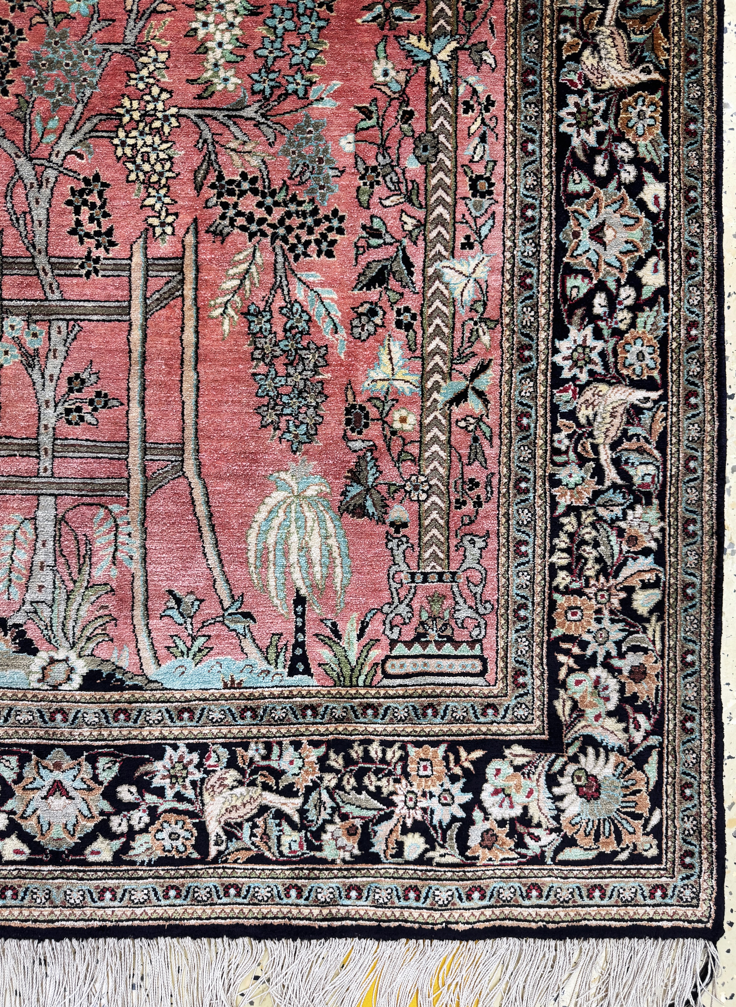 Detail b: Ghom Seide, Persien, Mitte 20.Jhd, reine Naturseide, ca. 165 x 107 cm, EHZ: 1-2