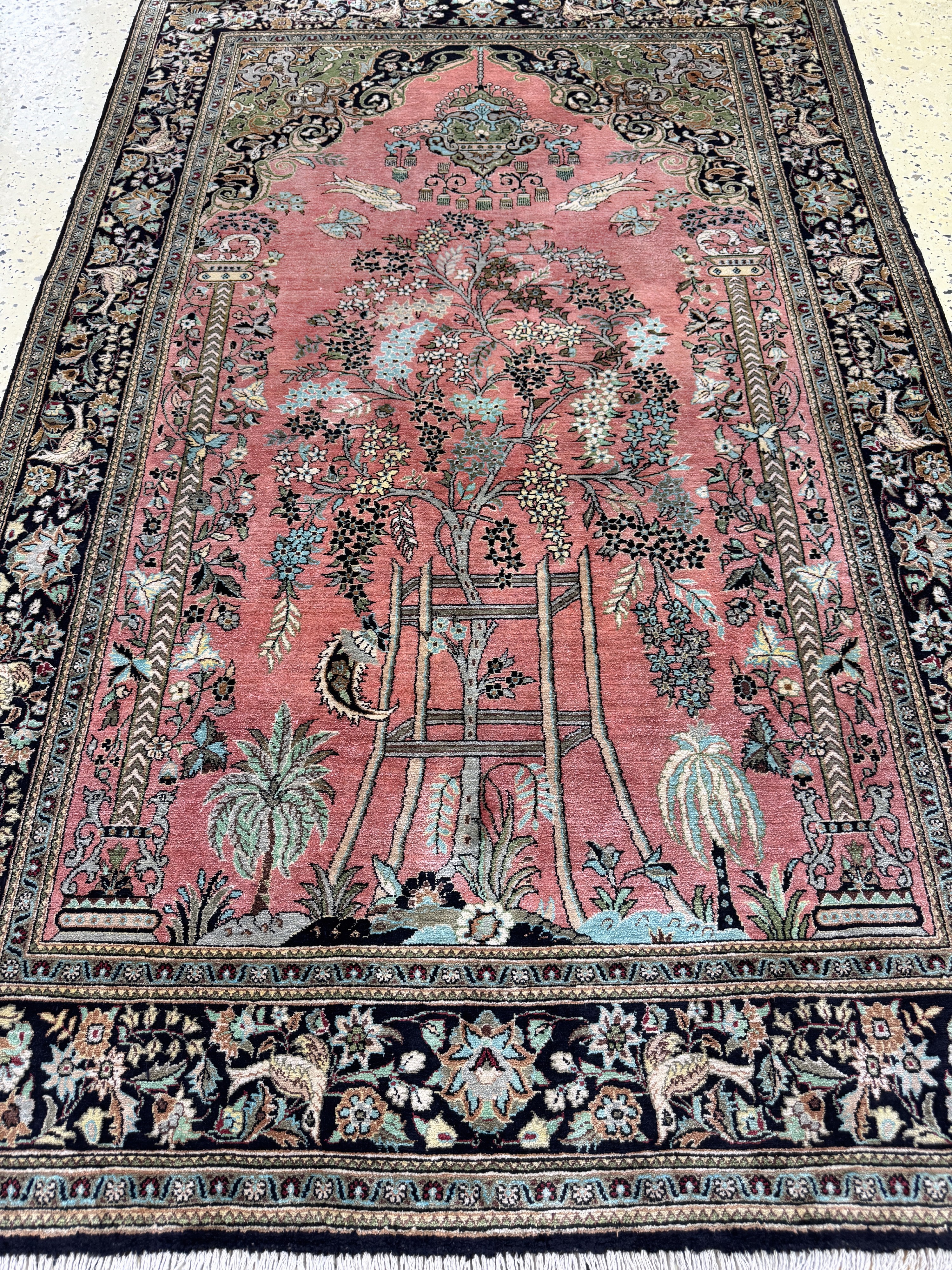 Detail e: Ghom Seide, Persien, Mitte 20.Jhd, reine Naturseide, ca. 165 x 107 cm, EHZ: 1-2