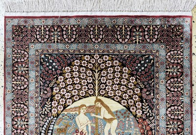 27033922a - Hereke Seide fein, China, Ende 20.Jhd, reine Naturseide, ca. 122 x 79 cm, ca. 1,0 Mio. ...