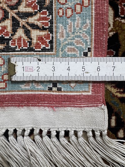 27033922f - Hereke Seide fein, China, Ende 20.Jhd, reine Naturseide, ca. 122 x 79 cm, ca. 1,0 Mio. ...