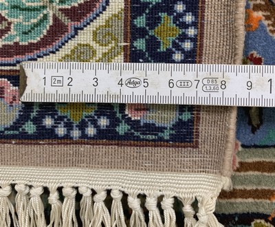 27033931d - Esfahan fein, Persien, Ende 20.Jhd, Korkwolle mit und auf Seide, ca. 108 x 75 cm, EHZ: ...