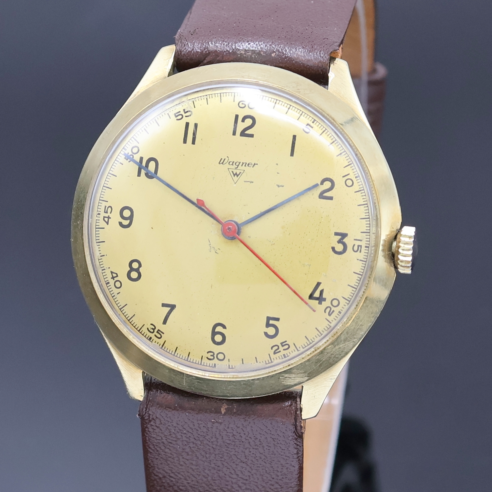 Detail a: WAGNER Armbanduhr in GG 585/000, Schweiz um 1970, Handaufzug, Boden u. Glasrand aufgedr., gold. Zifferbl. m. arab. Zahlen, gebl. Zeiger, roter ...