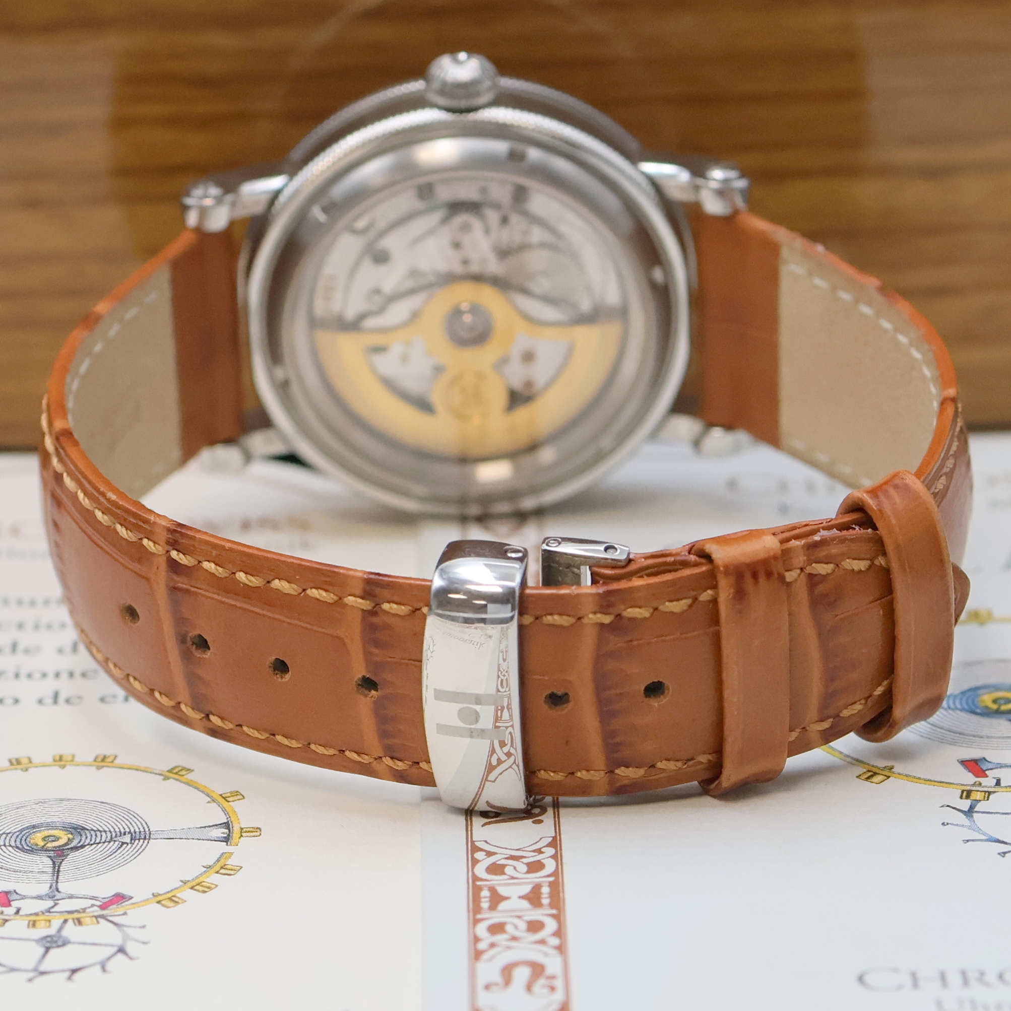 Detail d: CHRONOSWISS Delphis Herrenarmbanduhr in Edelstahl Referenz CH 1423, Schweiz um 2000, Automatik, beids. vergl. Geh., Boden geschr., neutr. Lederband ...