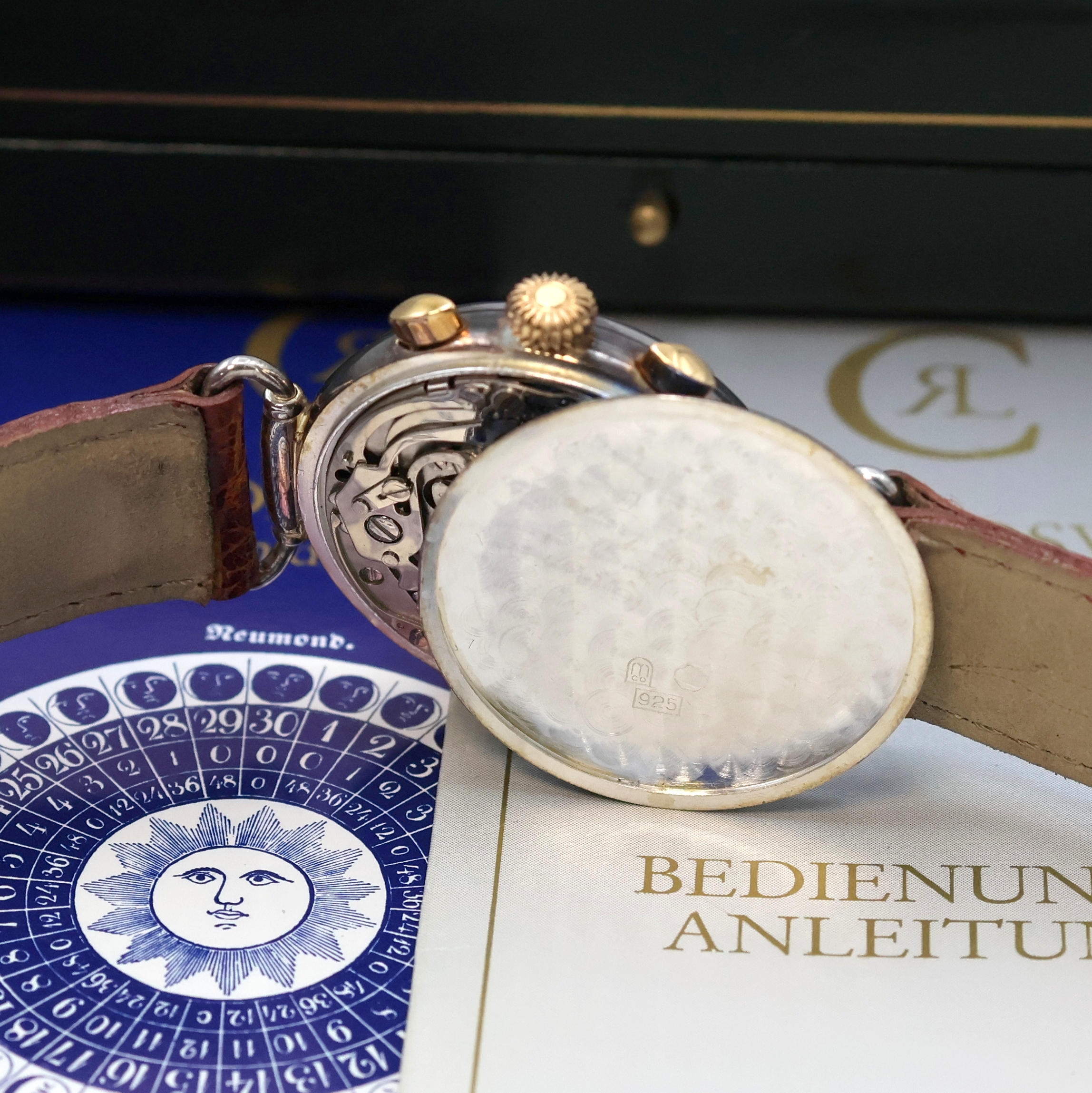 Detail f: ALFRED ROCHAT / CHRONOSWISS auf 500 Stück limitierter Armbandchronograph in Silber Referenz CH 34223, Schweiz um 1990, Handaufzug, Boden u. Glasrand ...