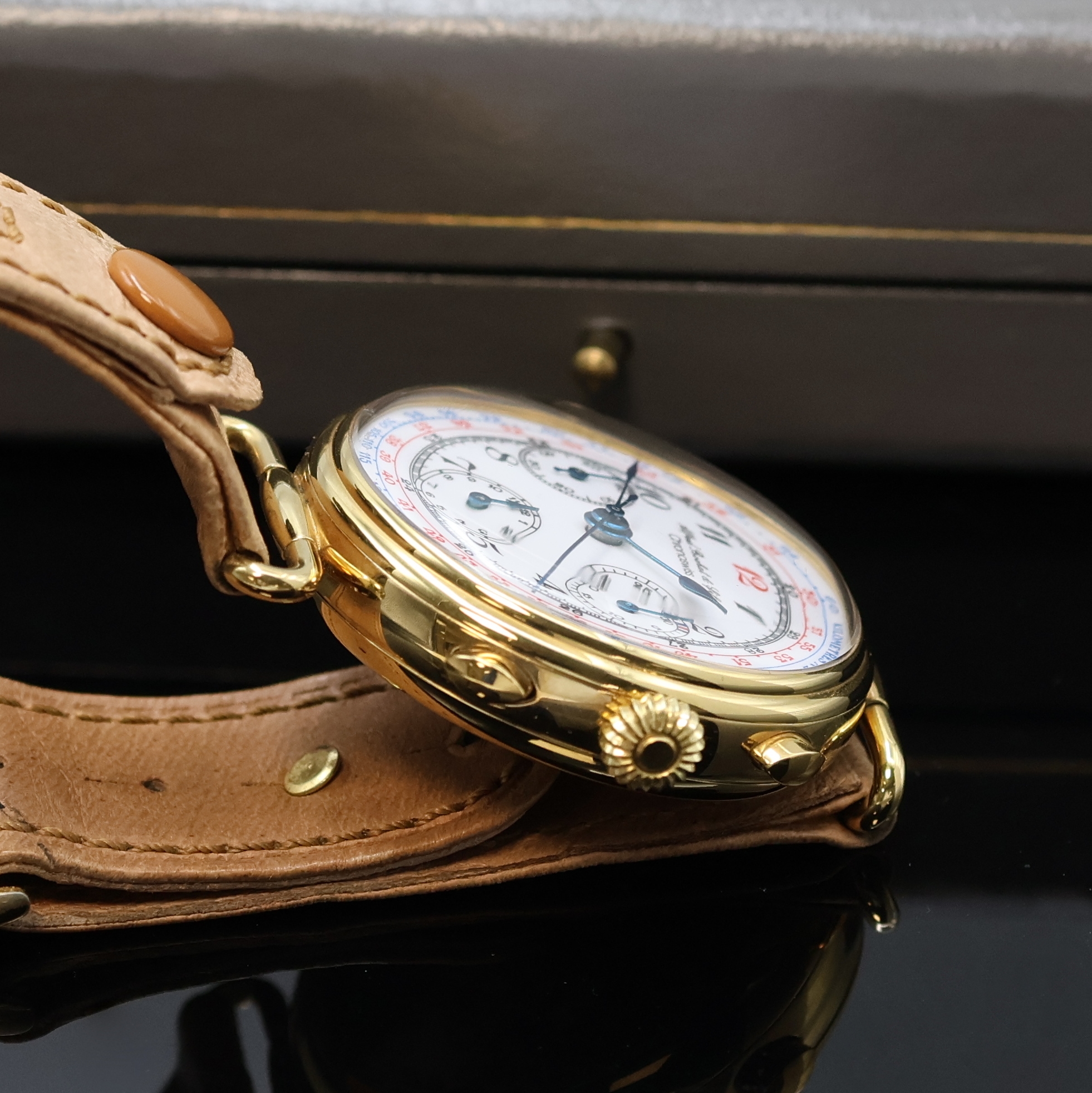 Detail b: ALFRED ROCHAT / CHRONOSWISS vergoldeter Armbandchronograph mit Schaltrad, Schweiz um 1995, Handaufzug, beids. vergl. Geh., bewegl. Bandanstöße, ...