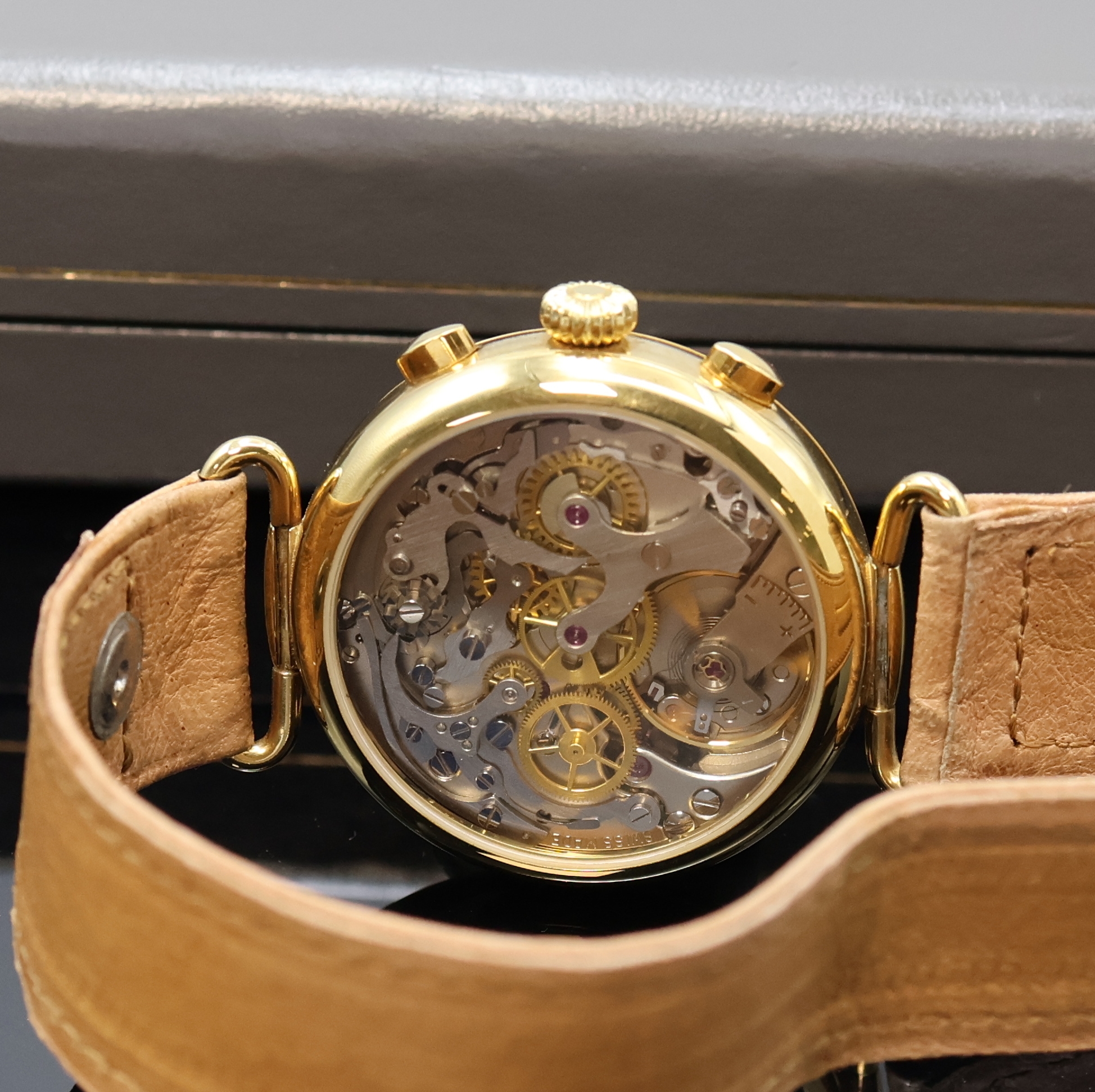Detail c: ALFRED ROCHAT / CHRONOSWISS vergoldeter Armbandchronograph mit Schaltrad, Schweiz um 1995, Handaufzug, beids. vergl. Geh., bewegl. Bandanstöße, ...