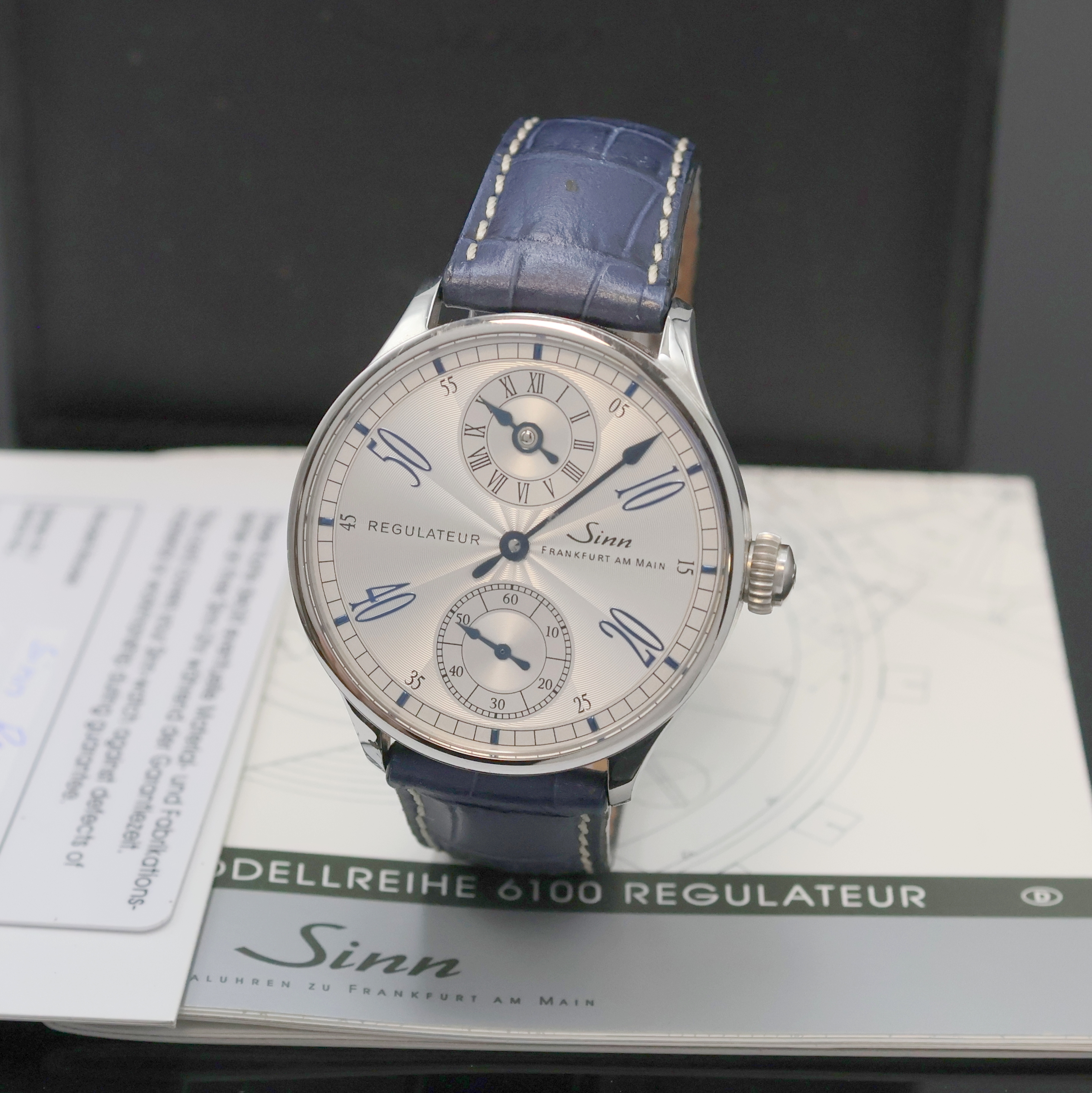 Image 27034047 - SINN Herrenarmbanduhr Regulateur Referenz 6100, Schweiz um 2011, beids. vergl. ...