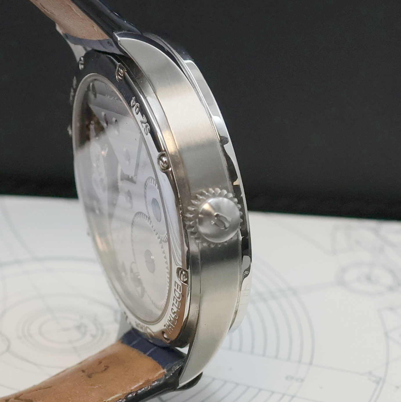 Detail c: SINN Herrenarmbanduhr Regulateur Referenz 6100, Schweiz um 2011, beids. vergl. Edelstahlgeh. inkl. orig. Lederband m. dopp. Faltschl., Saphirgl., ...