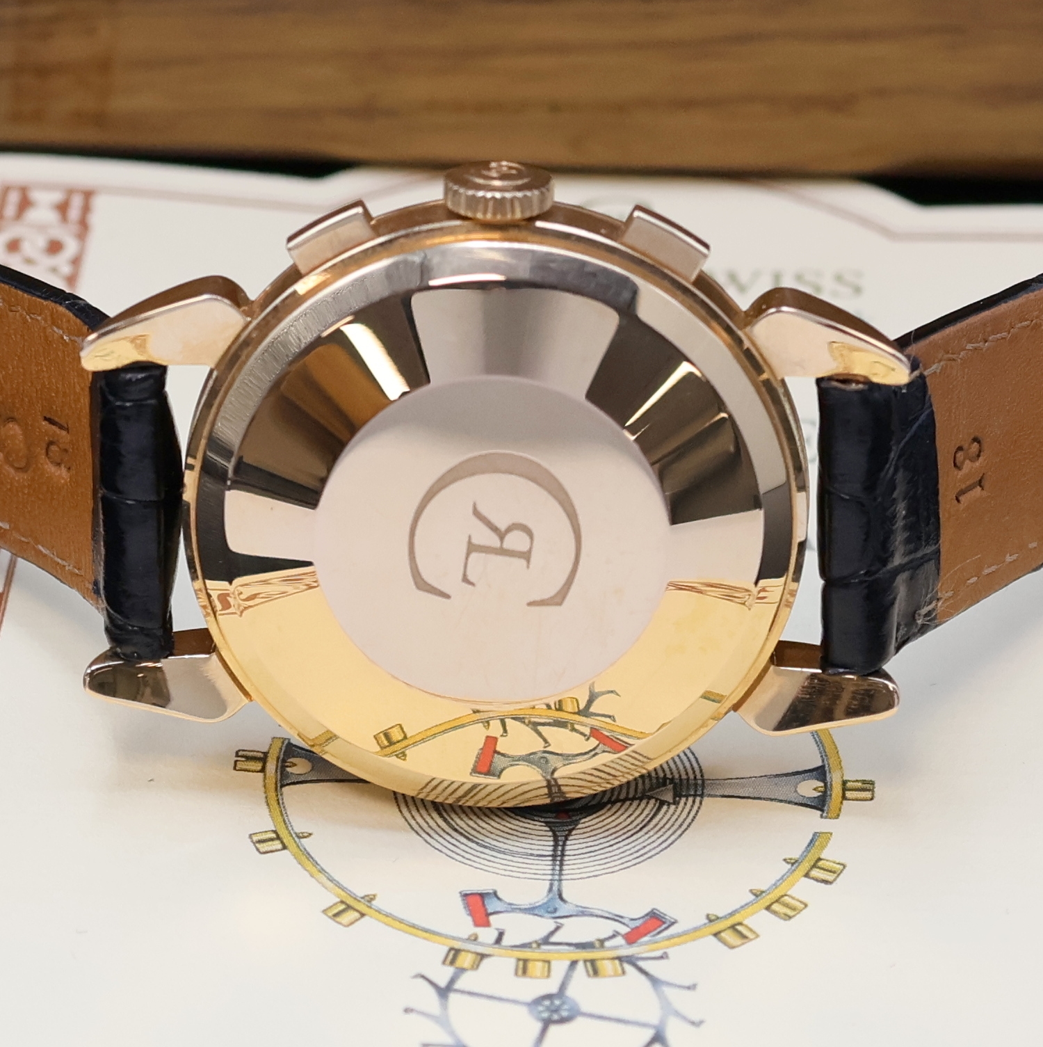 Detail g: CHRONOSWISS Klassik Armbandchronograph in RoseG 750/000 Referenz CH 7441, Schweiz um 1995, Automatik, Boden u. Glasrand aufgedr., tropfenförmige ...