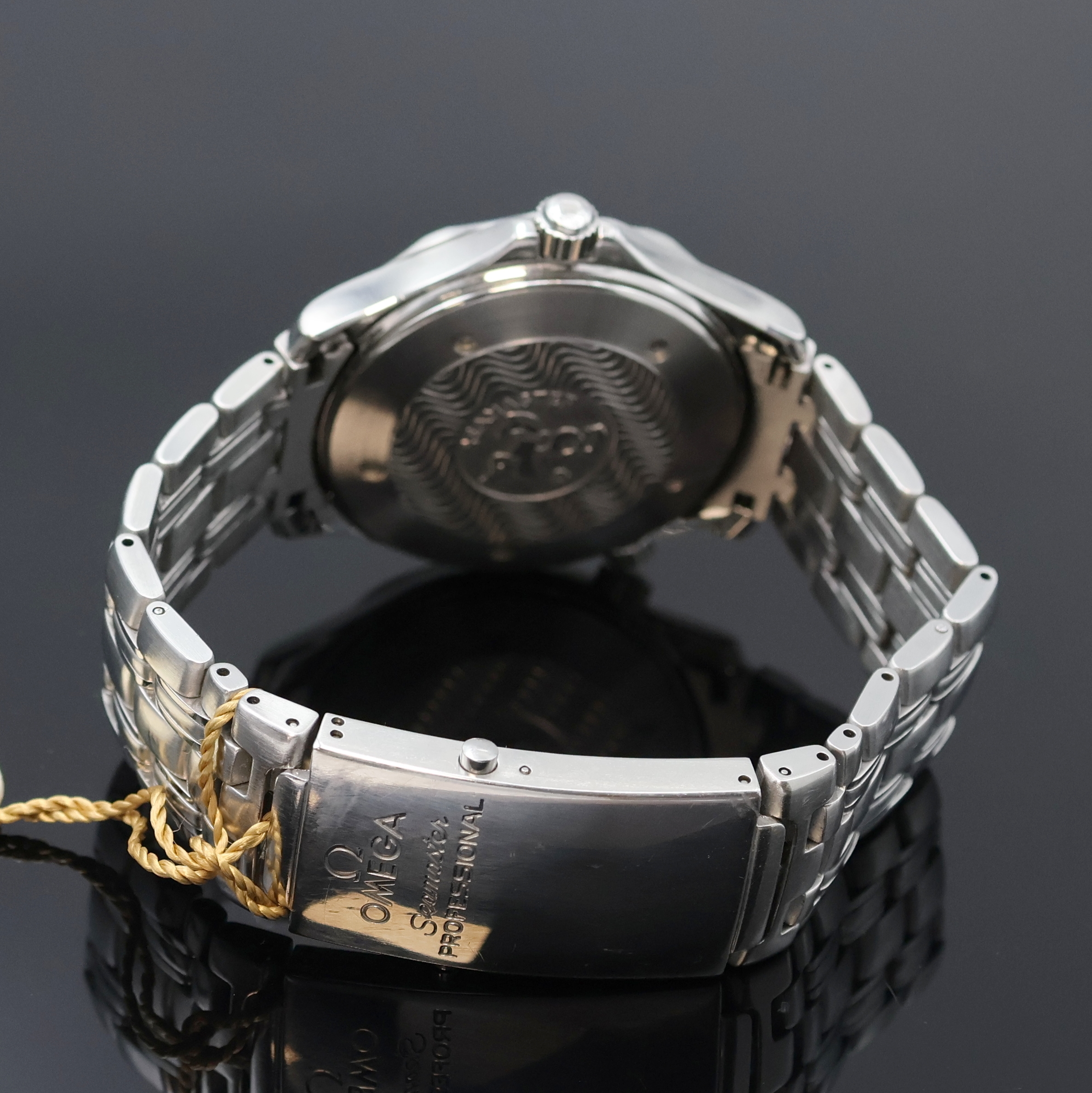 Detail b: OMEGA Seamaster Professional Chronometer Armbanduhr in Stahl Referenz 168.1623, Schweiz um 2000, Automatik, 2 tlg. Geh., Boden verschr., blaue, eins. ...
