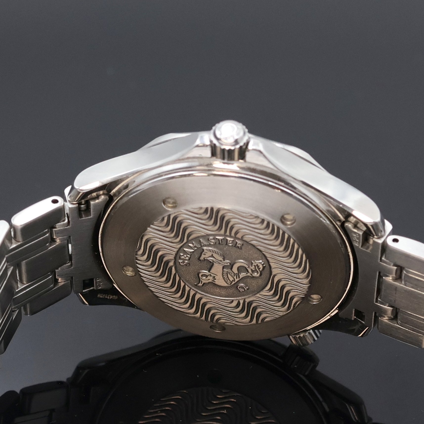 Detail e: OMEGA Seamaster Professional Chronometer Armbanduhr in Stahl Referenz 168.1623, Schweiz um 2000, Automatik, 2 tlg. Geh., Boden verschr., blaue, eins. ...