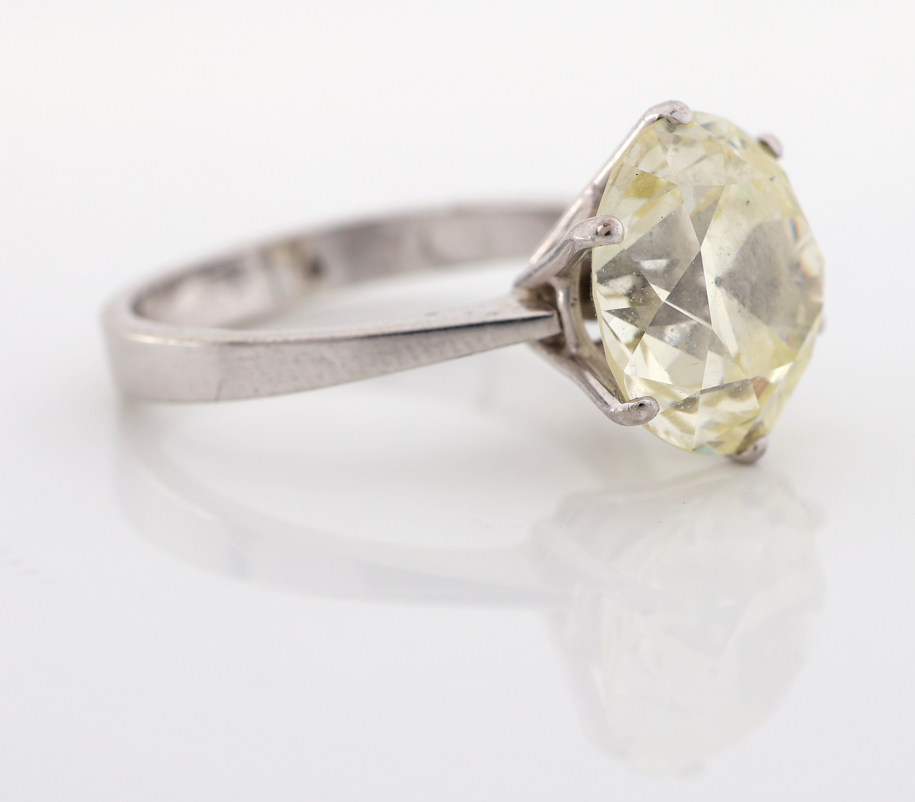 Detail d: 14 kt Gold Diamant-Ring, WG 585/000, Altschliffdiamant ca. 5.0 ct Getönt-Gelb/si, RW 51, ca. 3.8 g