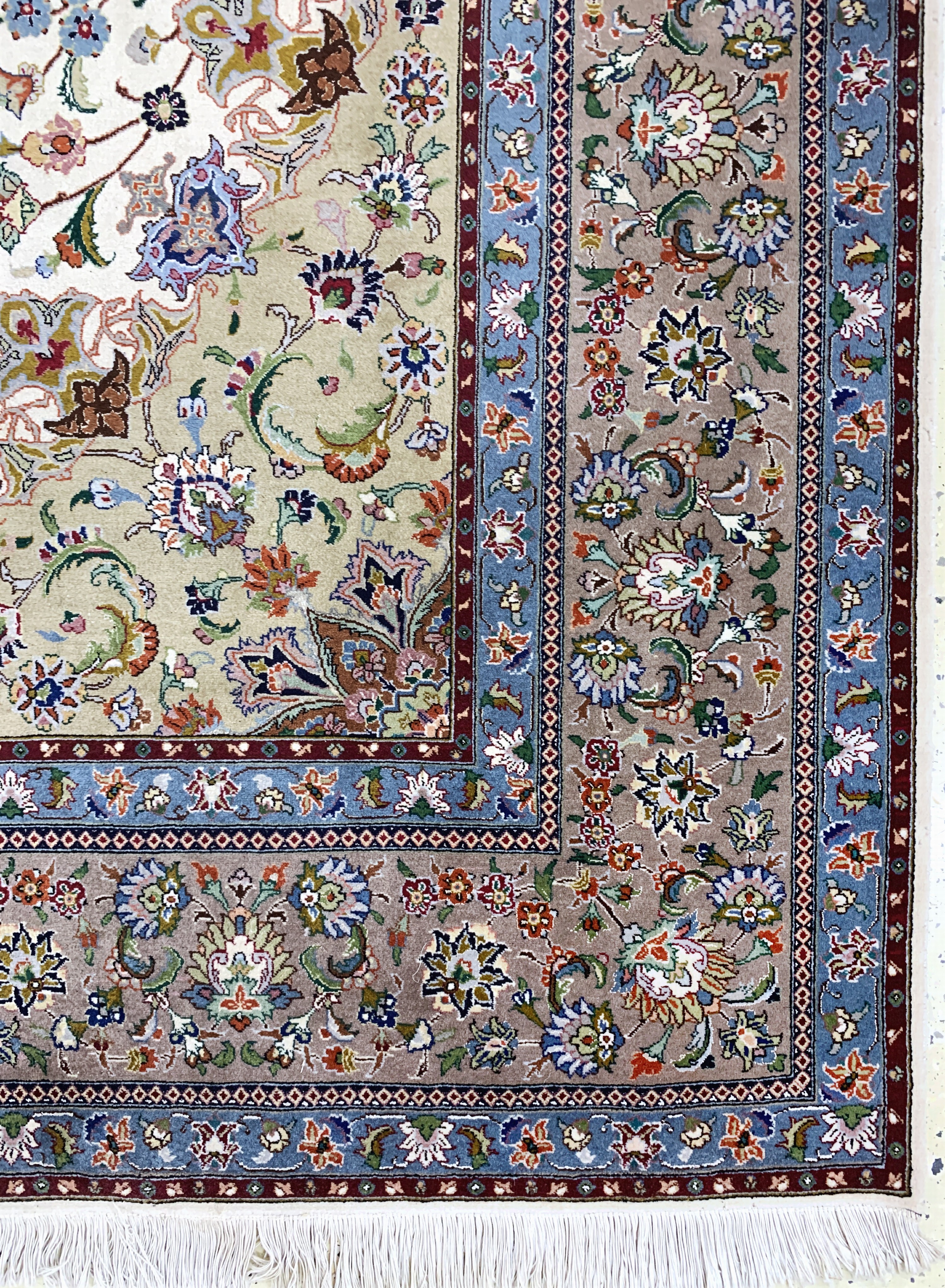 Detail e: Täbriz fein( 50 Raj), Persien, Mitte 20.Jhd, Korkwolle mit Seide, ca. 246 x 246 cm,ca. 500.000 Kn/qm, EHZ: 2, (minimaler Mottenfrass am Rand)