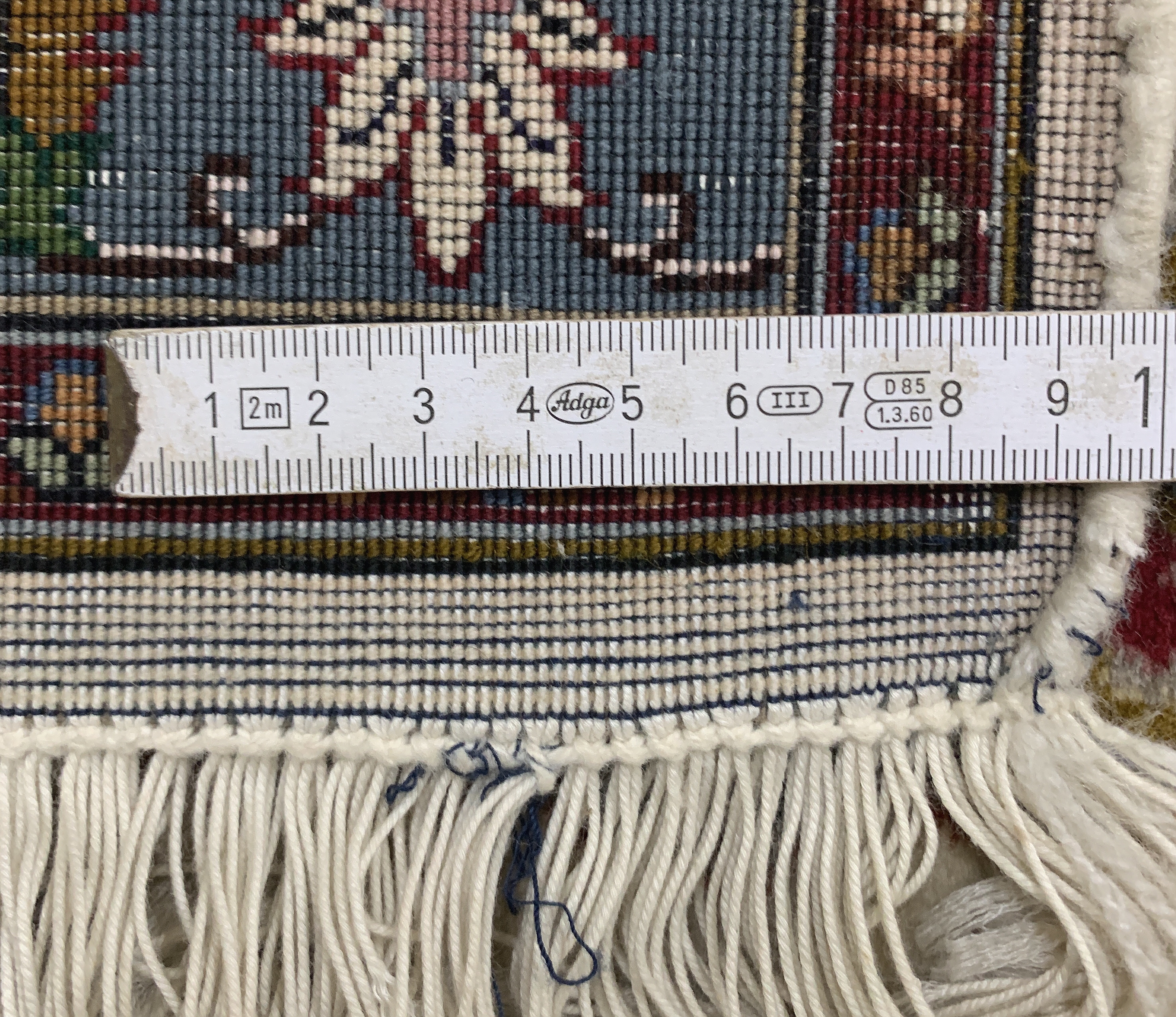 Detail h: Täbriz fein( 50 Raj), Persien, Mitte 20.Jhd, Korkwolle mit Seide, ca. 246 x 246 cm,ca. 500.000 Kn/qm, EHZ: 2, (minimaler Mottenfrass am Rand)