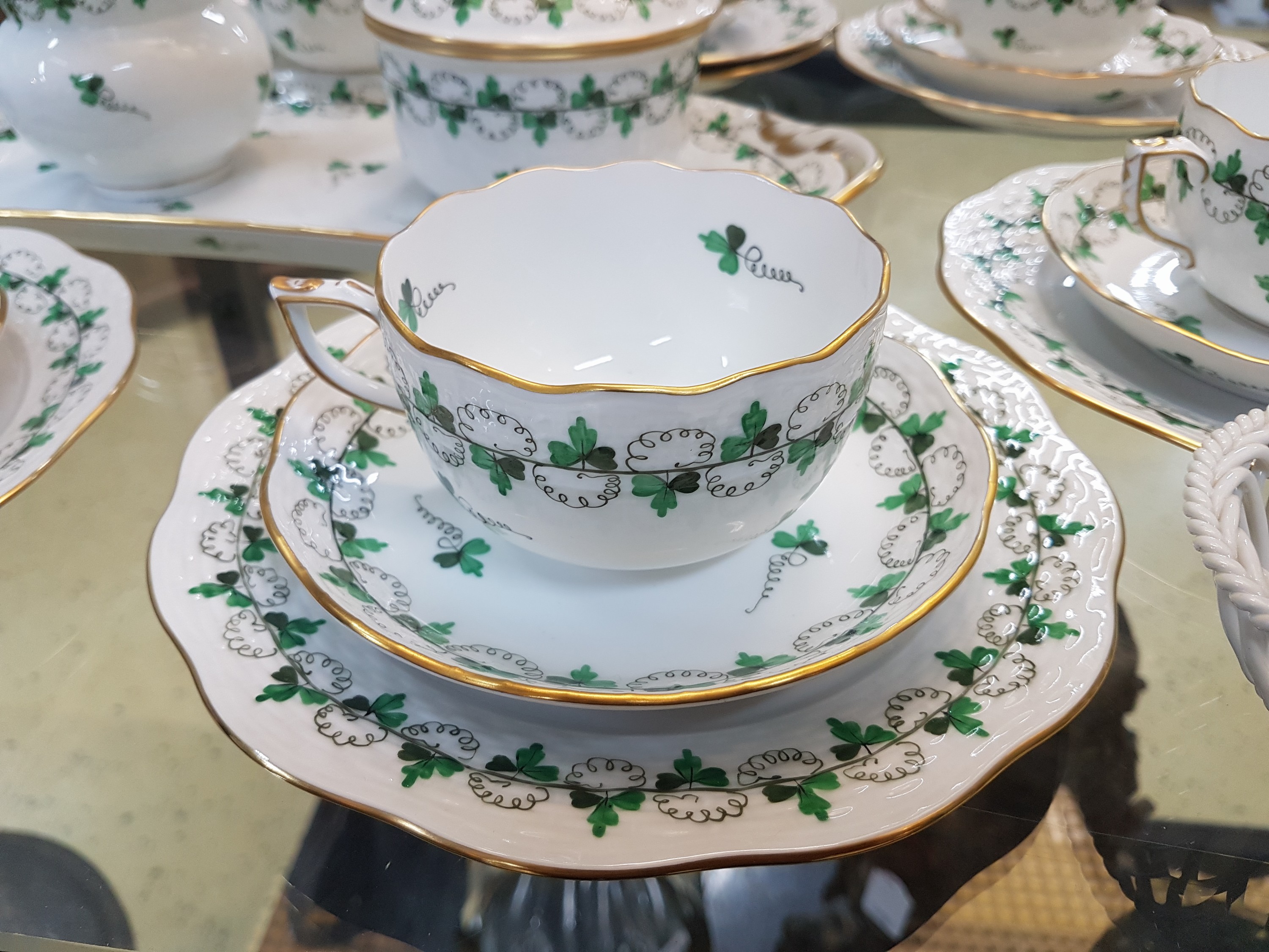 Detail h: Kaffeeservice, Herend Ungarn, 20. Jh., Dekor Parsley/Petersilie, 6 Tassen mit Untertassen, 6 Kuchenteller, Zuckerdose, Milchkännchen, runder ...