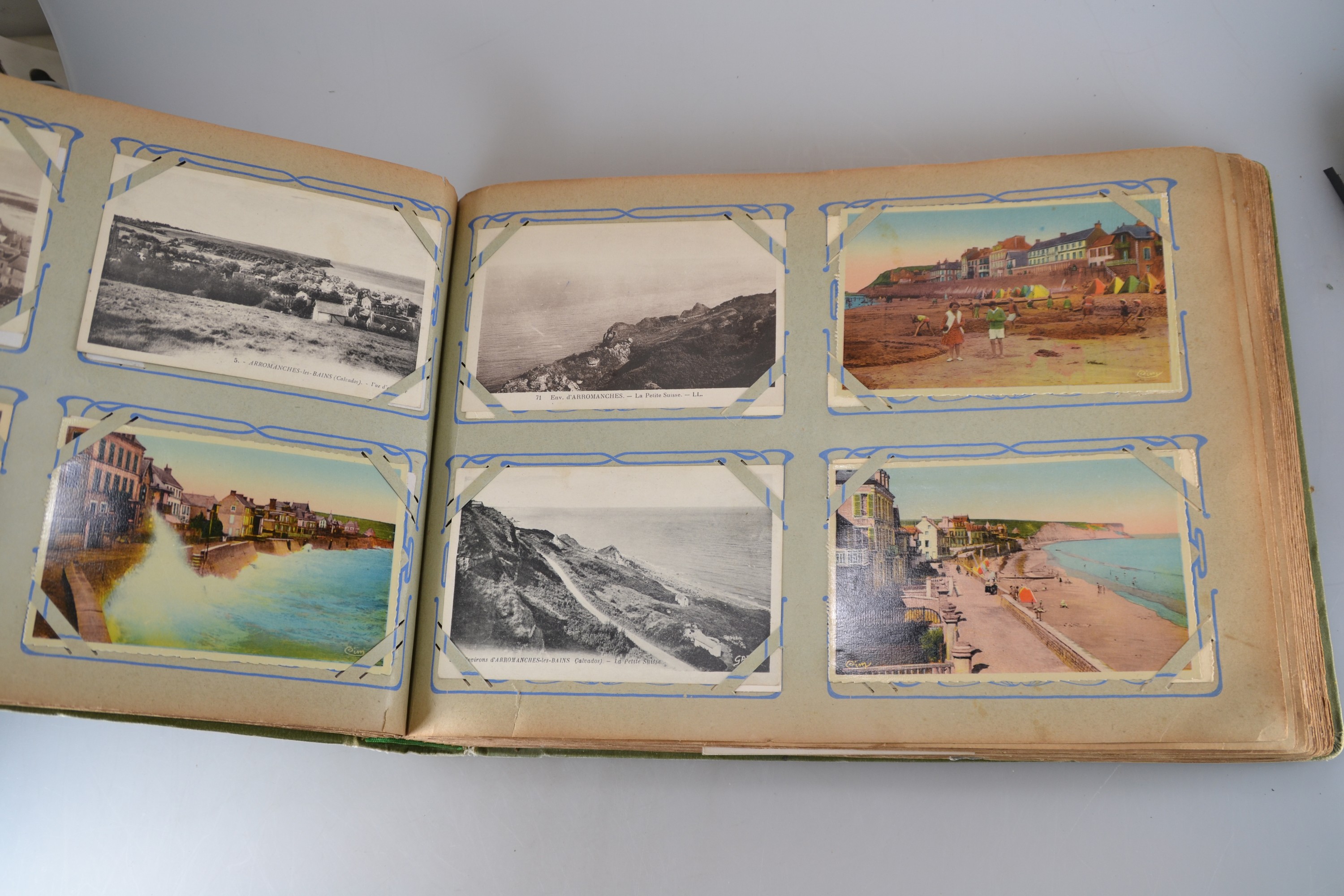 Detail e: Postkartenalbum, deutsch, um 1900 bis ca. 1960, Leinen gebundenes Album um 1910, ca. 110 Post- und Ansichtskarten aus Europa, Schwerpunkt ...