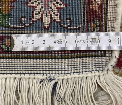 27034073h - Täbriz fein( 50 Raj), Persien, Mitte 20.Jhd, Korkwolle mit Seide, ca. 246 x 246 cm,ca. ...