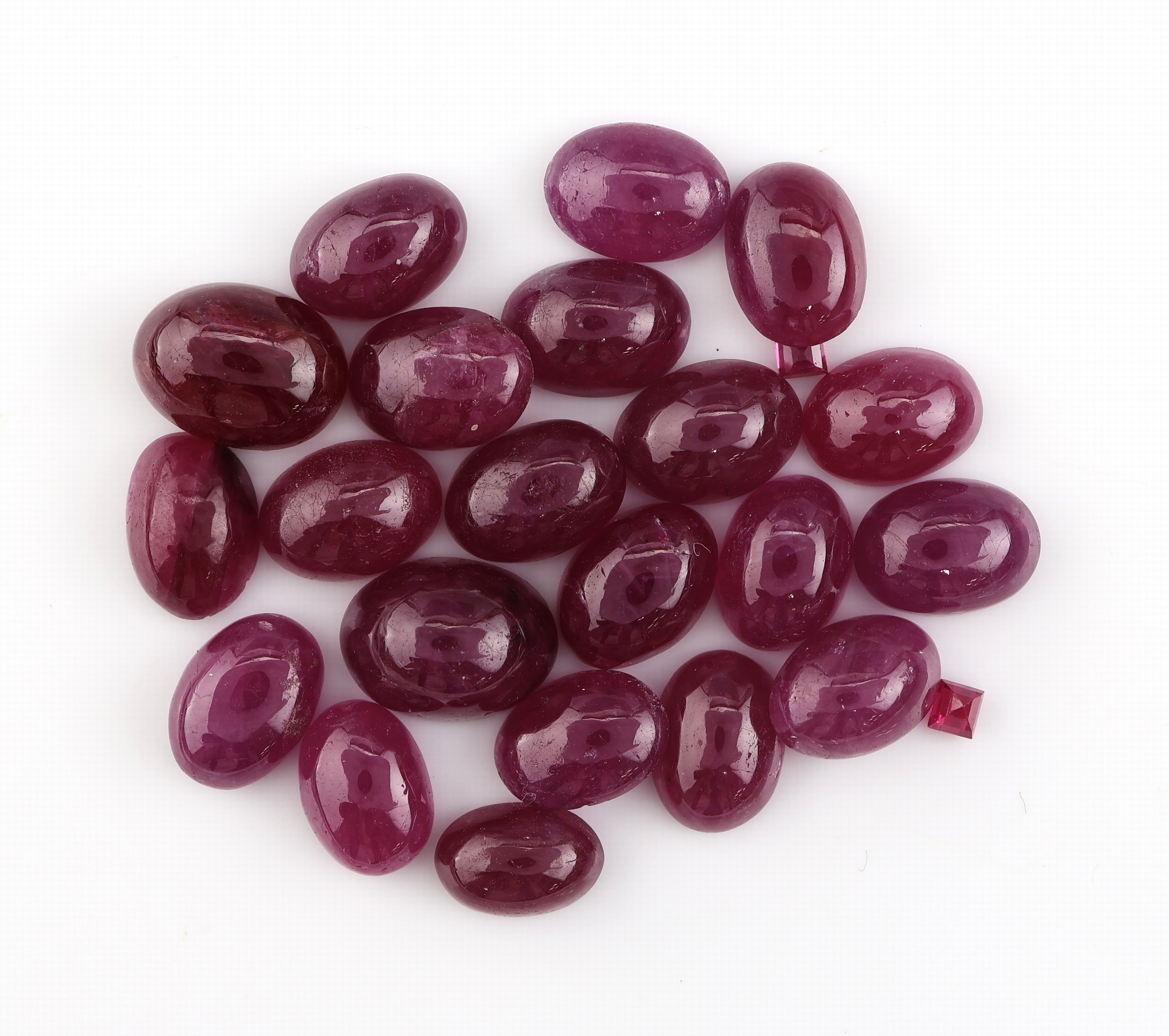 Image 27034103 - Lot lose Rubine zus. ca. 25.6 ct, 2 Rubin-Carrees, andere Cabochons, Ausfassware ...