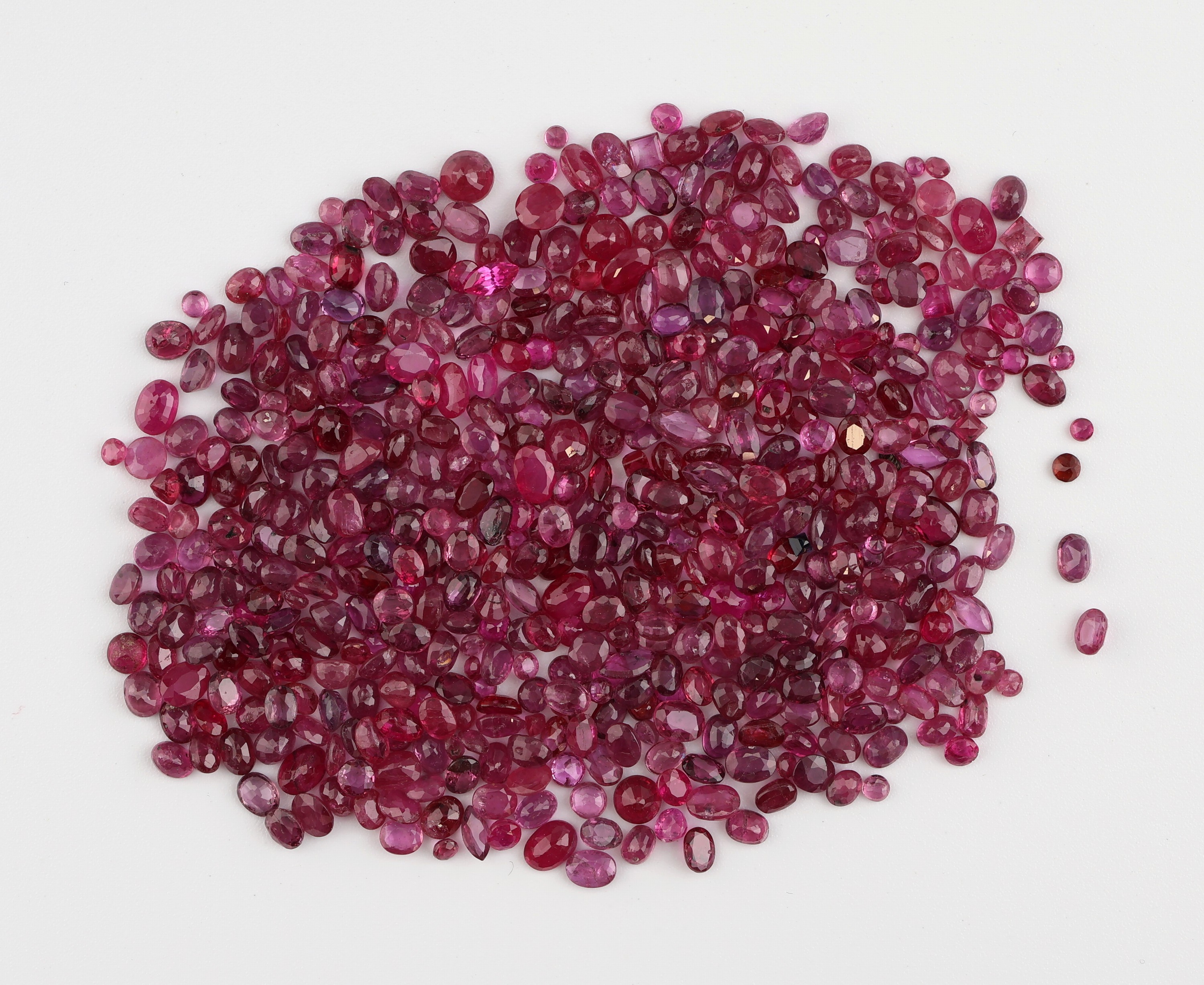 Image 27034109 - Lot lose Rubine zus. ca. 58.5 ct, Ausfassware, facett. Schätzpreis: 6800, - EUR