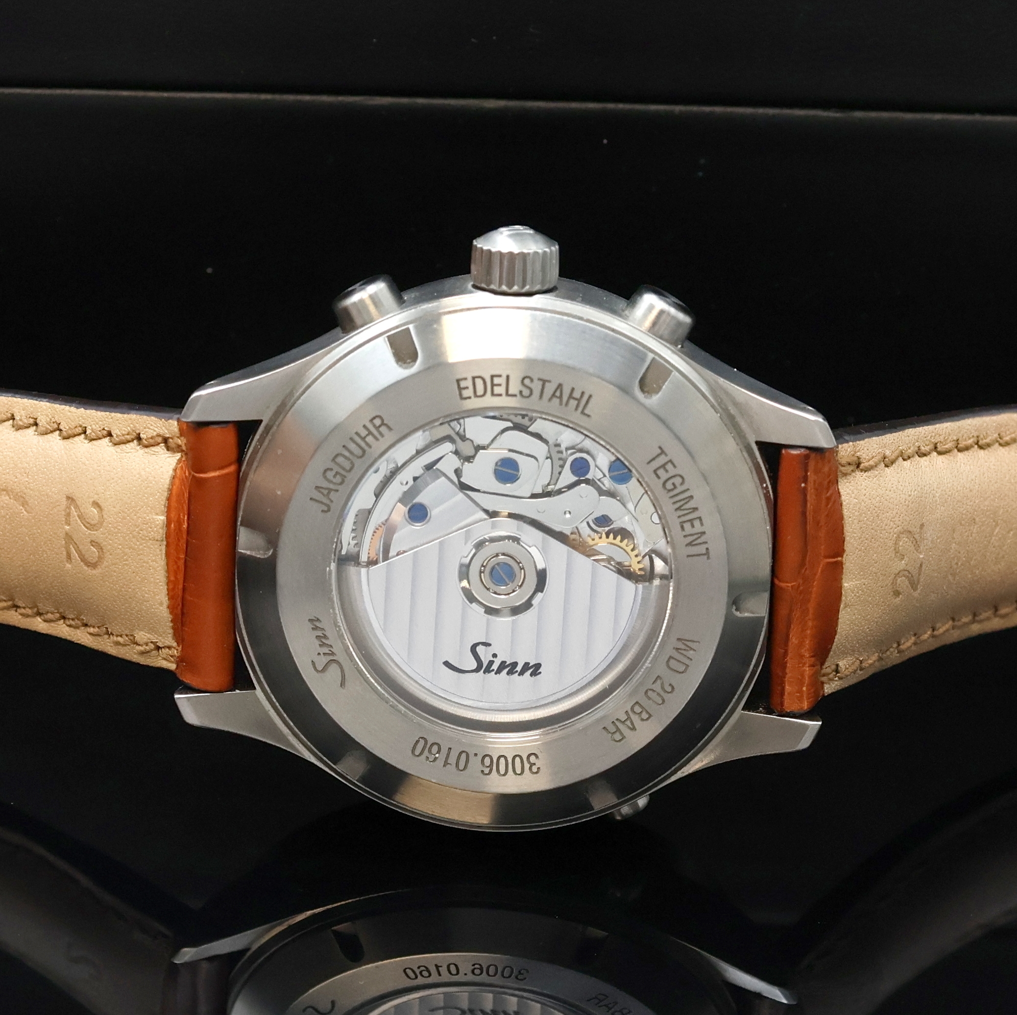 Detail e: SINN Armbandchronograph Jagduhr Referenz 3006, Automatik, Deutschland/Schweiz um 2020, beids. vergl. Edelstahlgeh. inkl. orig. Lederband m. orig. ...