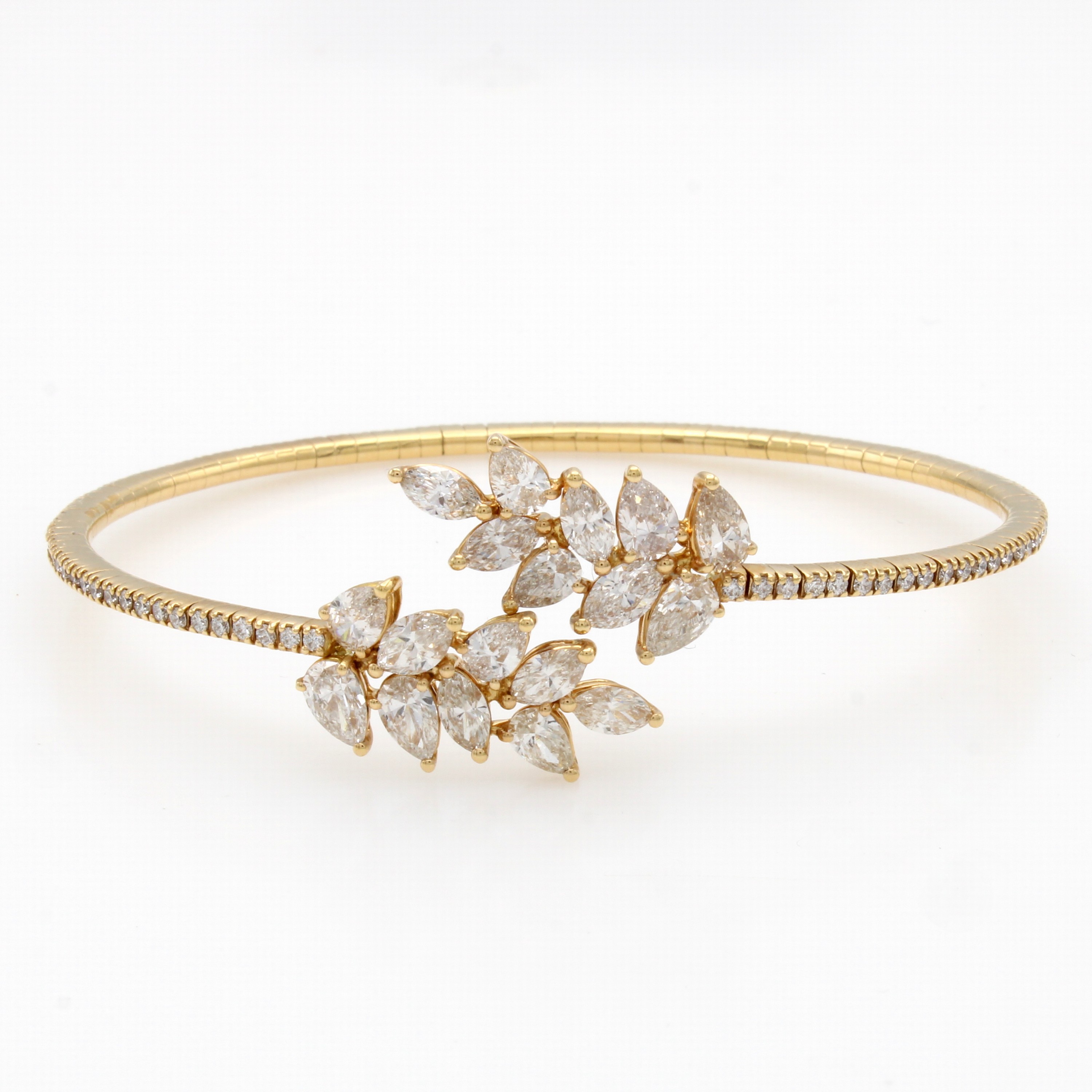 Image 27034154 - Armreif mit Diamanten und Brillanten, RG 750/000, Diamanttropfen u. -navettes zus. ca. ...