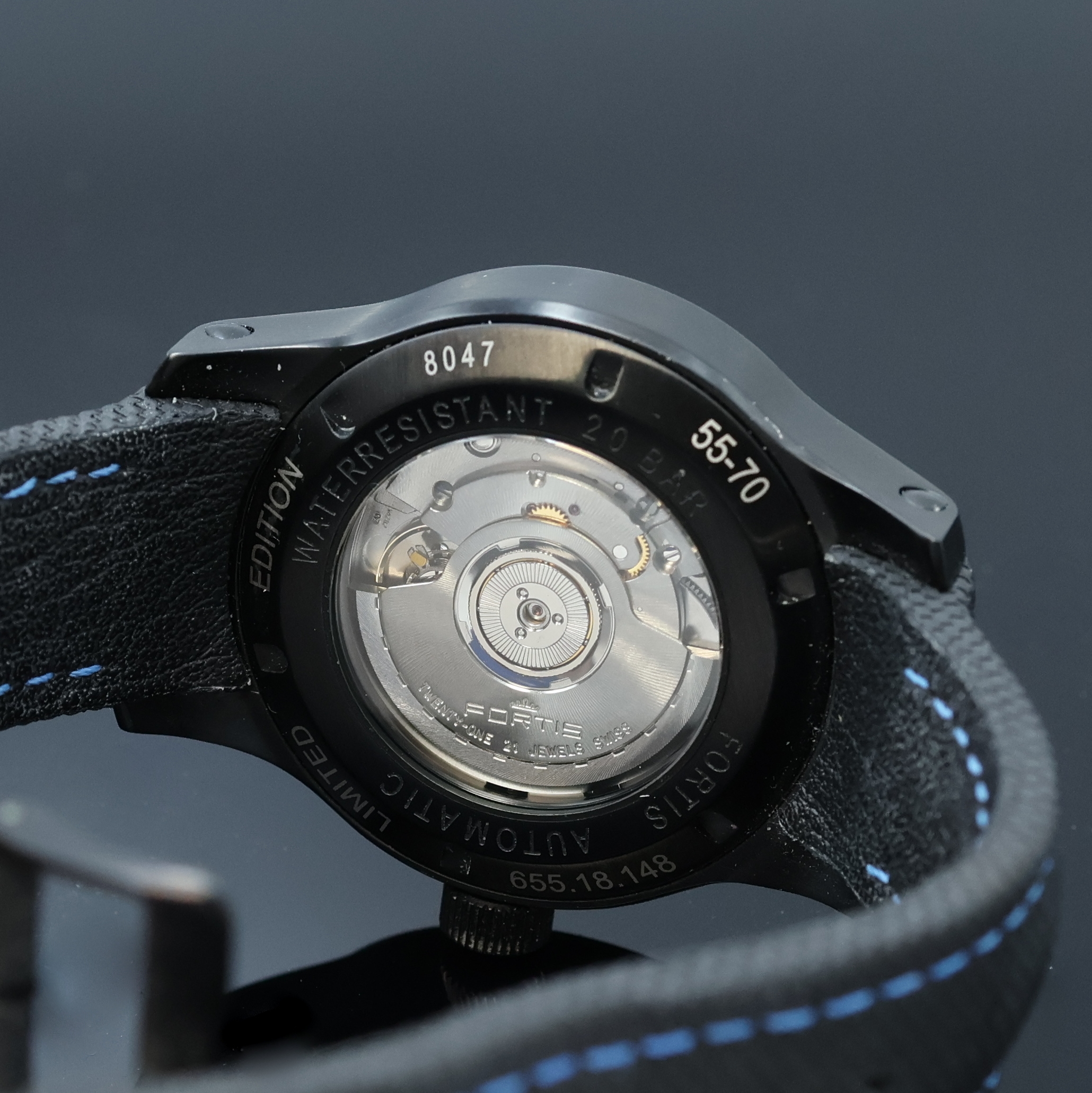 Detail e: FORTIS seltene, auf 70 Stück limitierte Armbanduhr Aeromaster Dornier GMT, Automatik, Schweiz um 2020, beids. vergl., PVD- beschichtetes ...