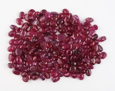 Image Lot lose facett. Rubine zus. ca. 73.6 ct, ovalfacett., Ausfassware Schätzpreis: 14000, - ...